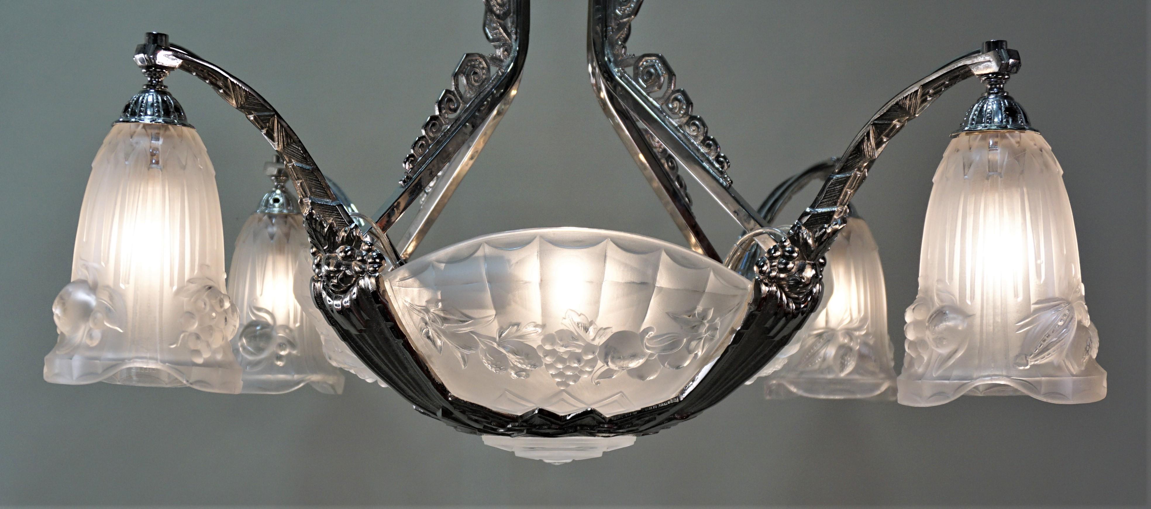 Mid-20th Century French Art Deco Chandelier by P. Gilles 2