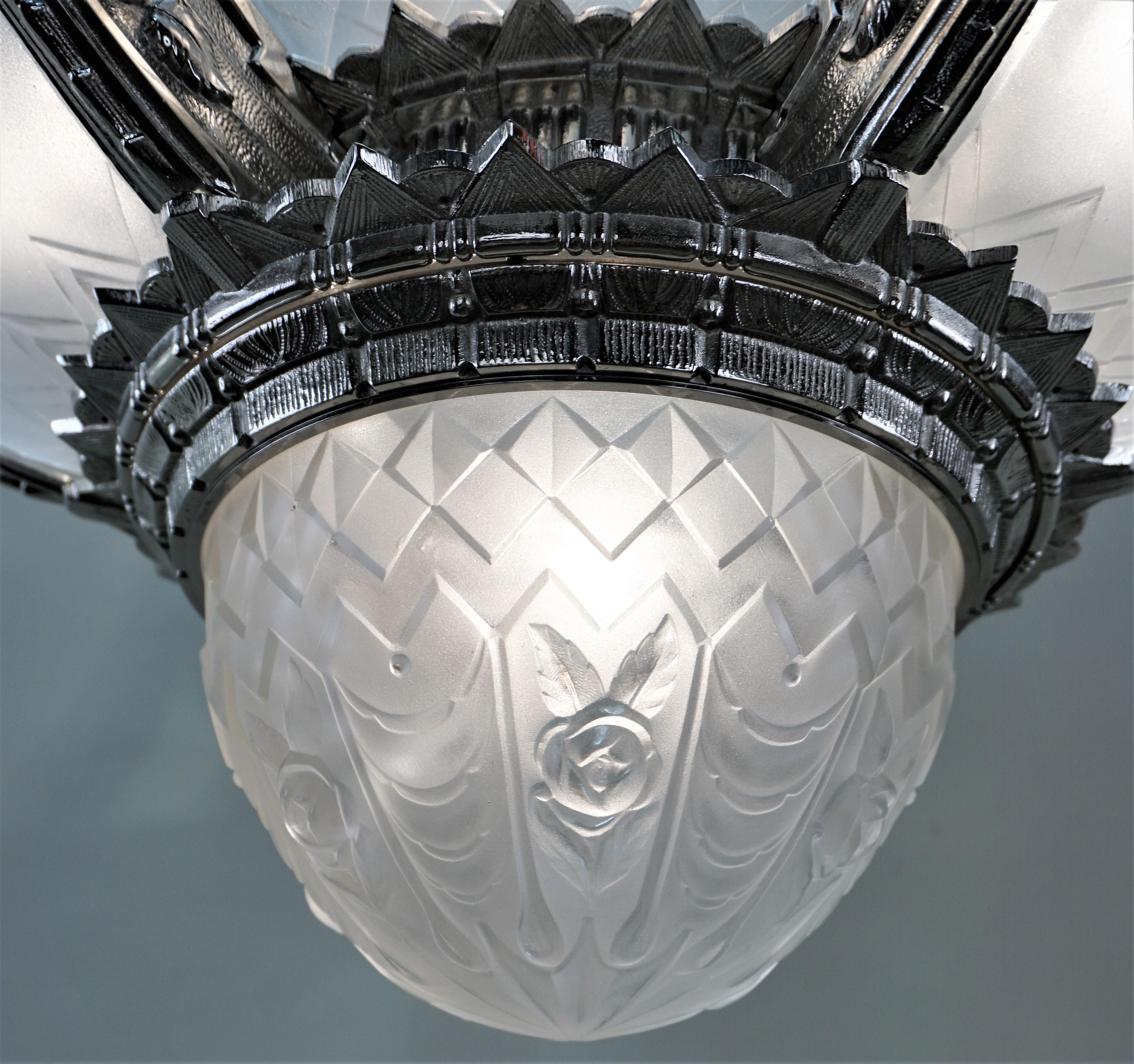 Mid-20th Century French Art Deco Chandelier by P. Gilles
