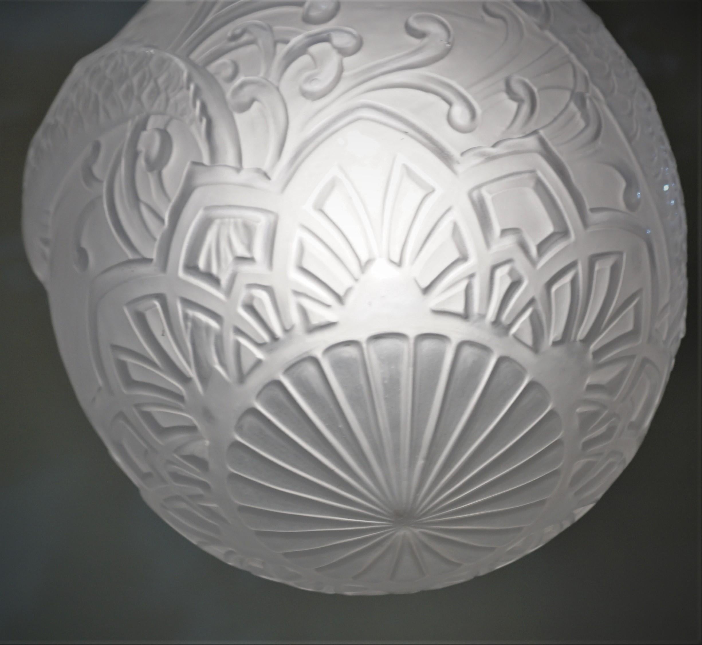 Francese Lampadario Art Deco francese di Pierre D'Avesn