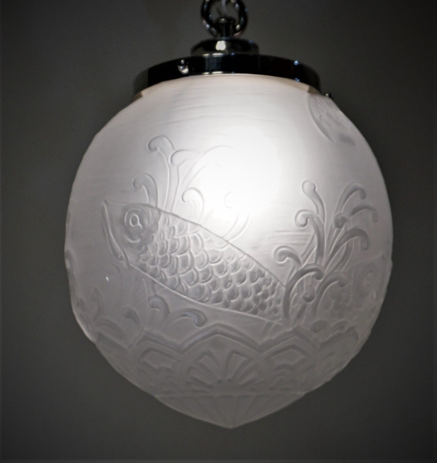 Vetro Lampadario Art Deco francese di Pierre D'Avesn