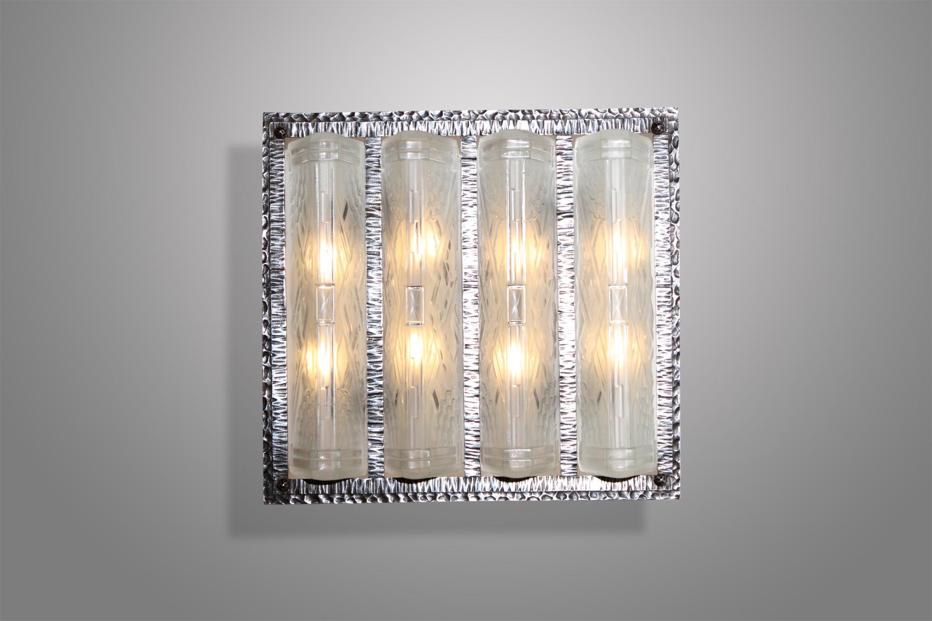 Glass French Art Deco chandelier by Sabino