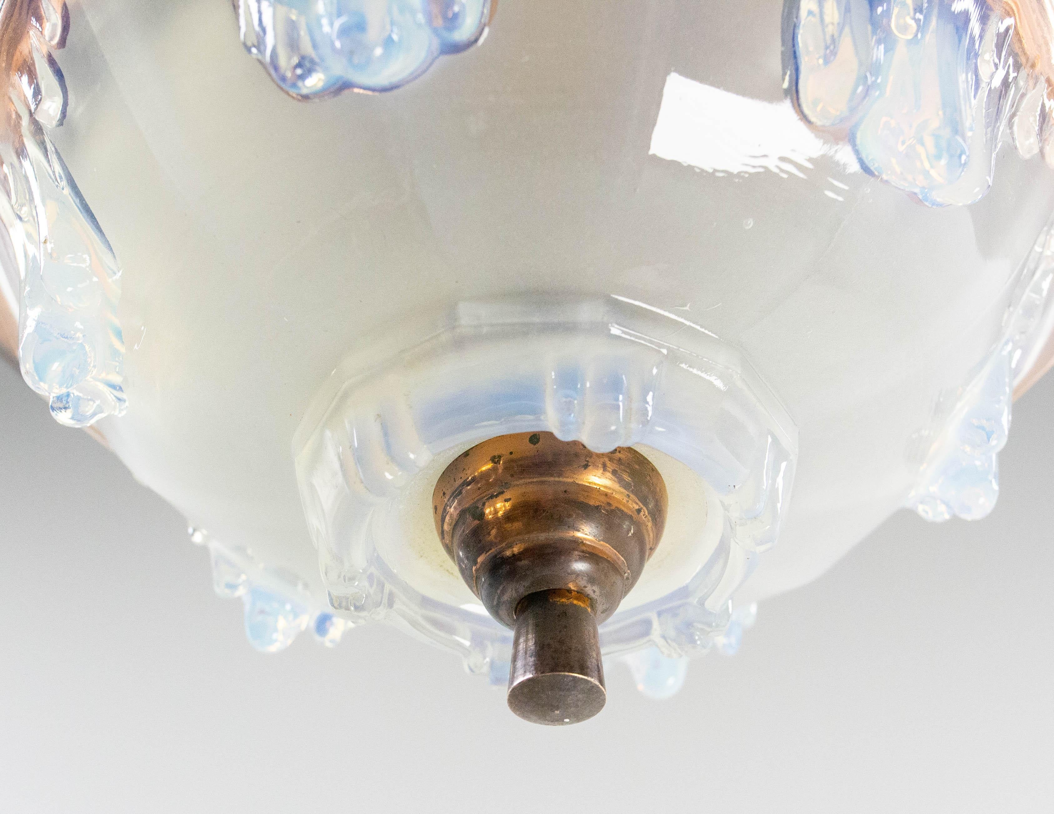 Französischer Art-déco-Kronleuchter Ezan aus geformtem Glas und Kupfer, um 1930 im Angebot 2