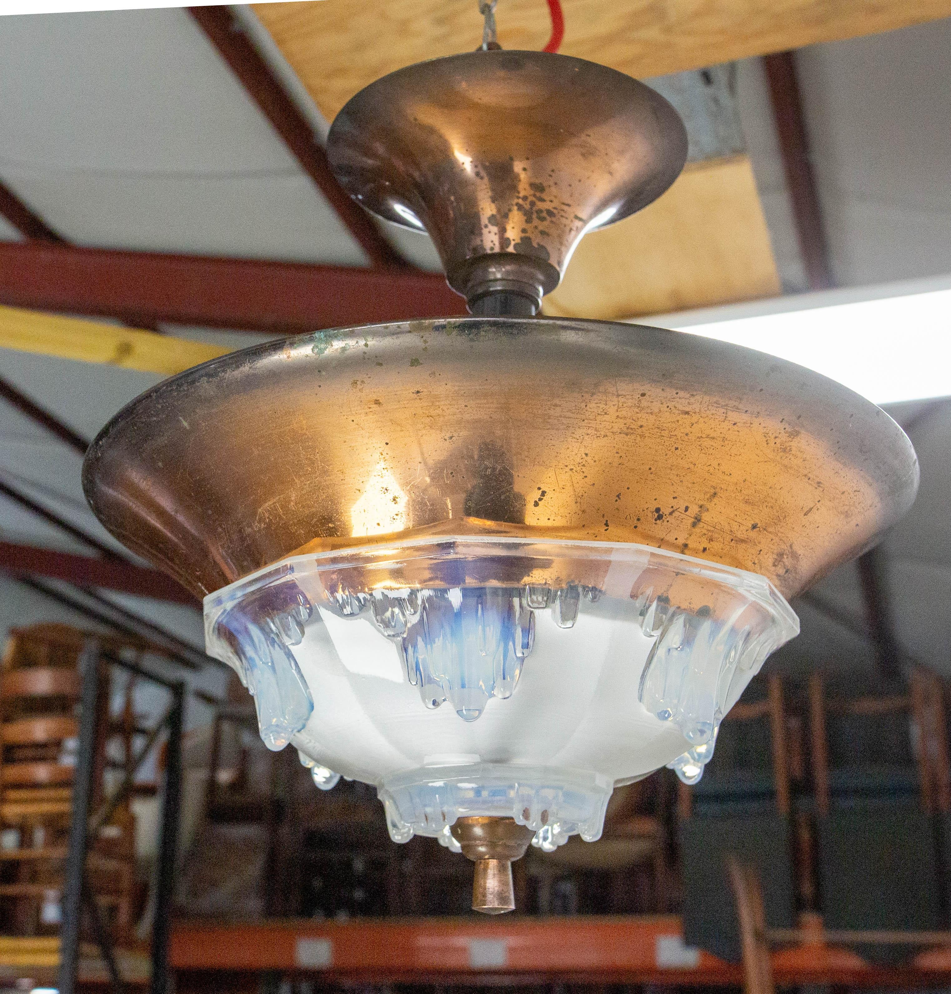 Französischer Art-déco-Kronleuchter Ezan aus geformtem Glas und Kupfer, um 1930 im Angebot 3
