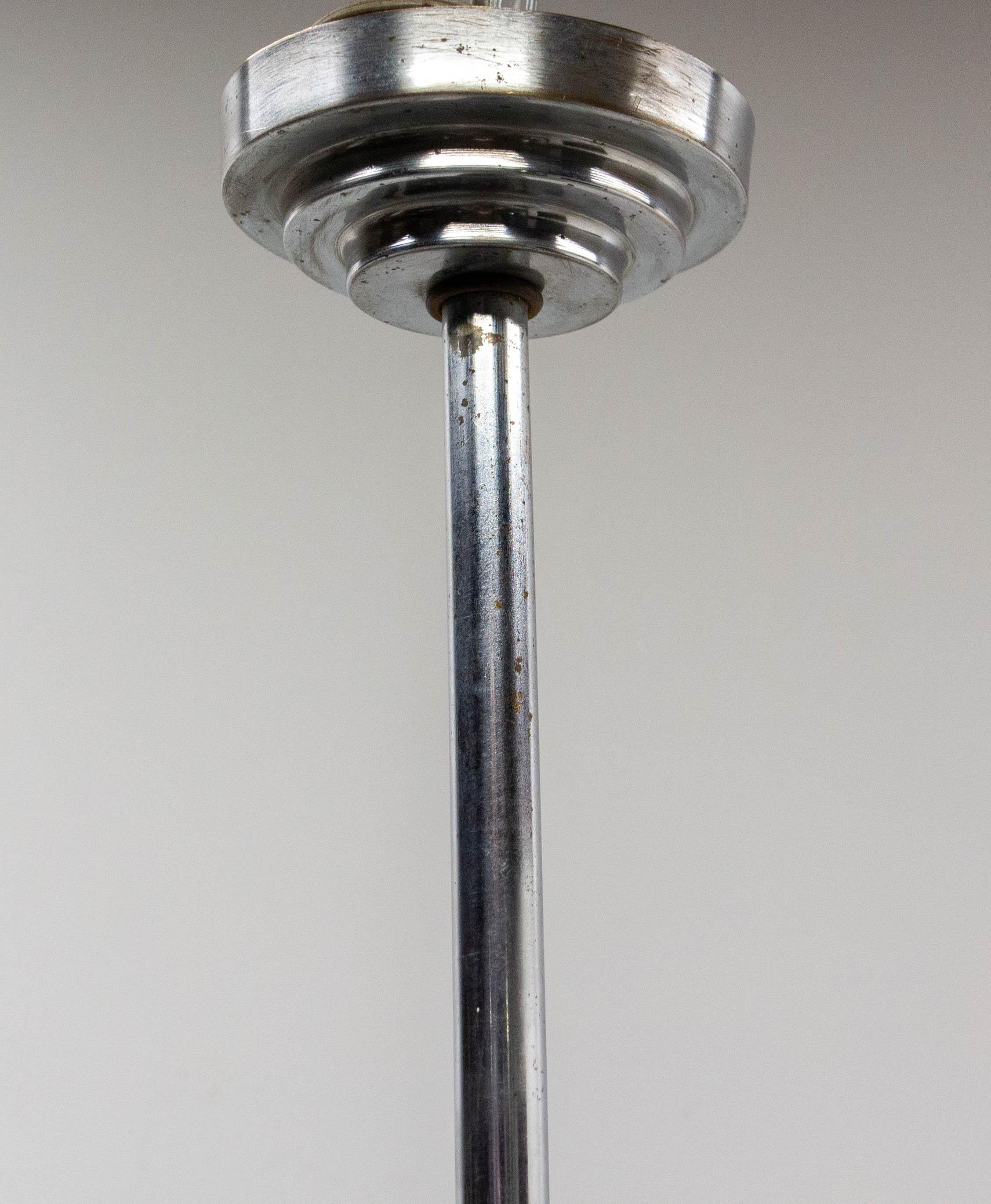 Français Plafonnier Art Déco français Ezan Molded Clichy Glass, C 1940 en vente