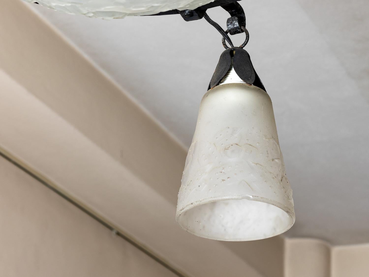 Lampadario Art Deco francese, Muller Frères, vetro smerigliato, 1920 in vendita 2