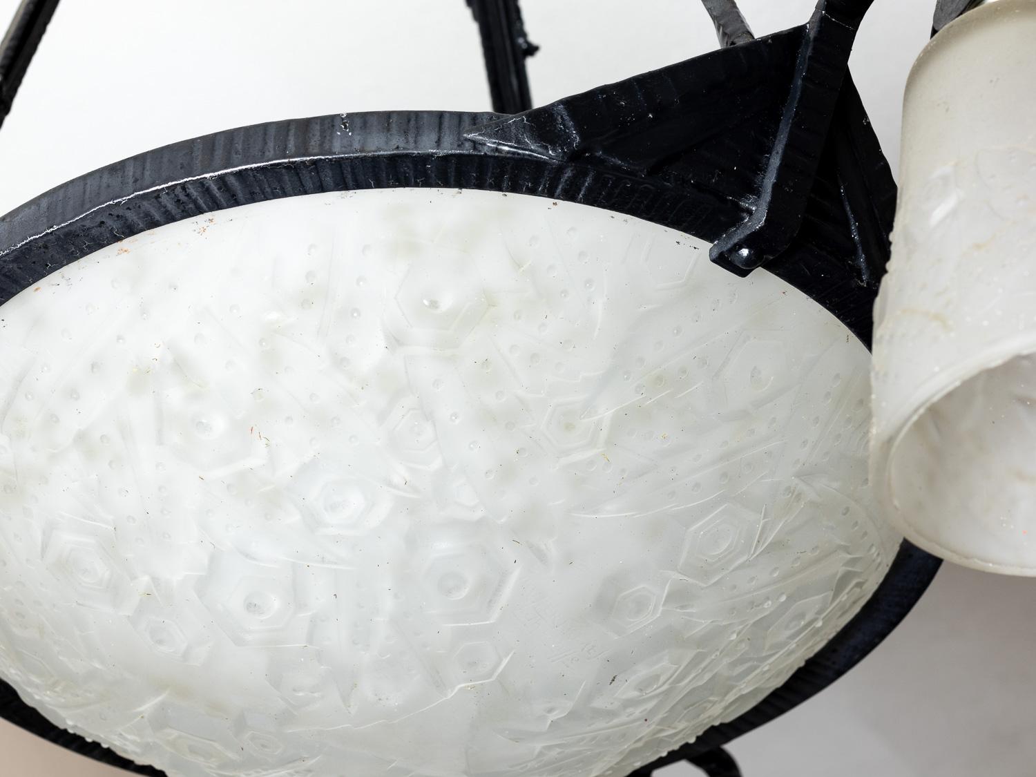 Lampadario Art Deco francese, Muller Frères, vetro smerigliato, 1920 in vendita 3