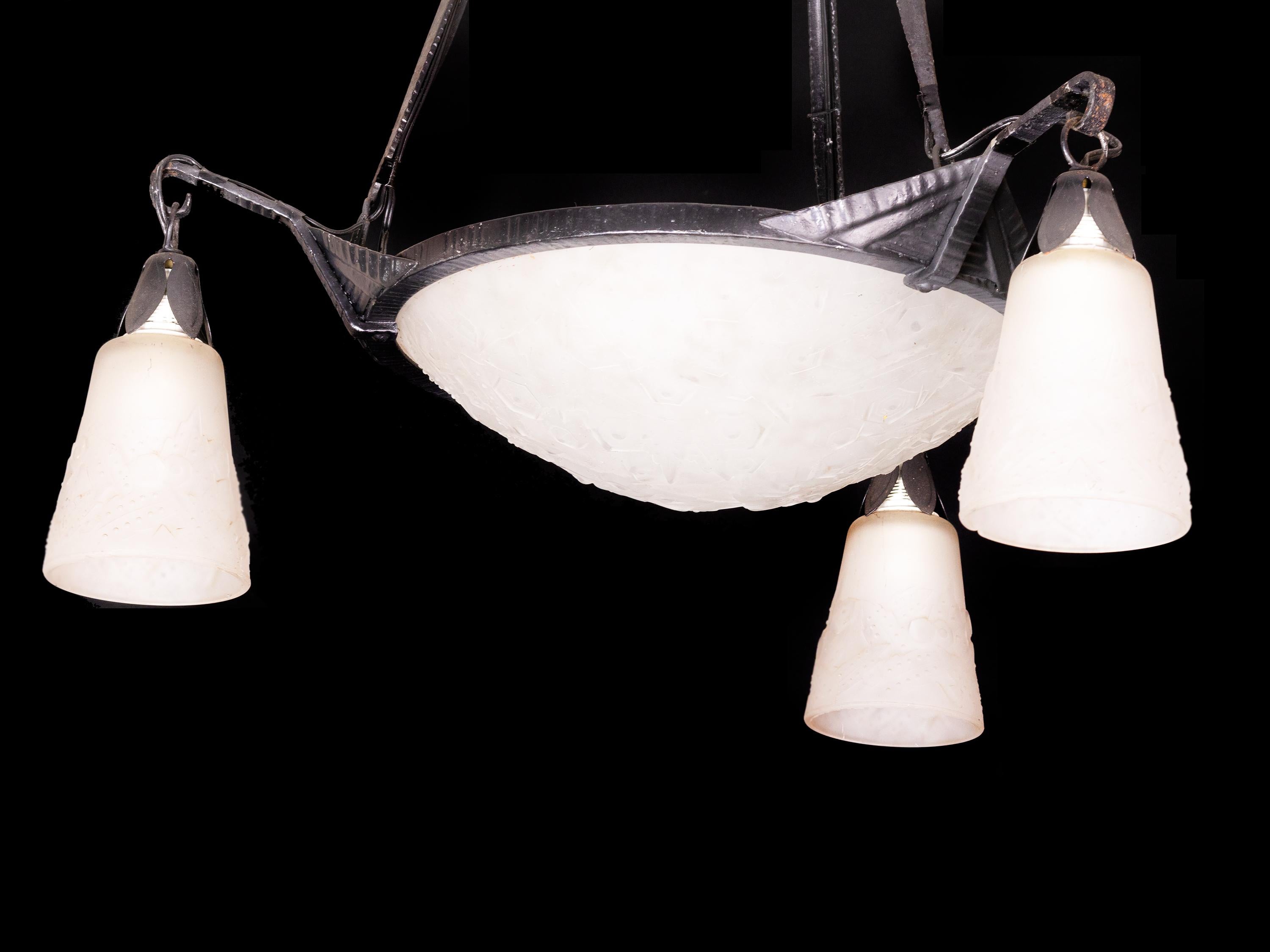 Art Déco Lampadario Art Deco francese, Muller Frères, vetro smerigliato, 1920 in vendita
