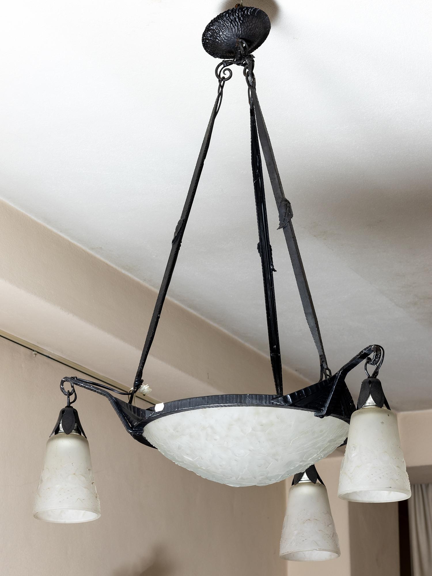 Lampadario Art Deco francese, Muller Frères, vetro smerigliato, 1920 in vendita 1