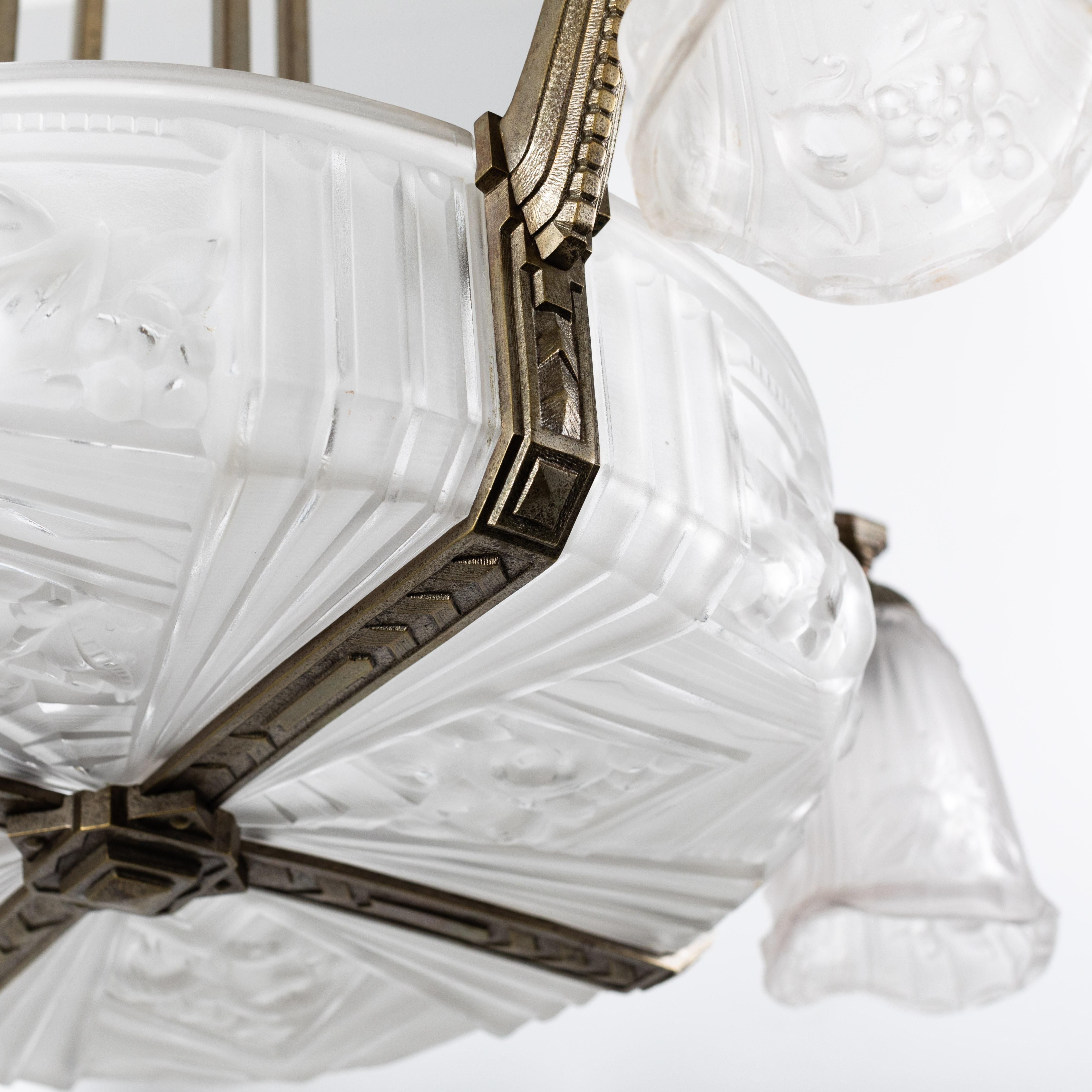 French Art Déco chandelier Pressed Glass and Cast Iron by Pierre Gilles 1925 In Good Condition For Sale In Salzburg, AT