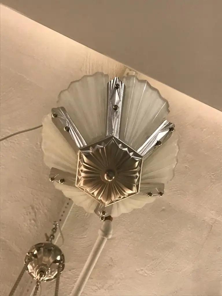 Art Déco Lampadario Art Deco francese firmato da Degue in vendita