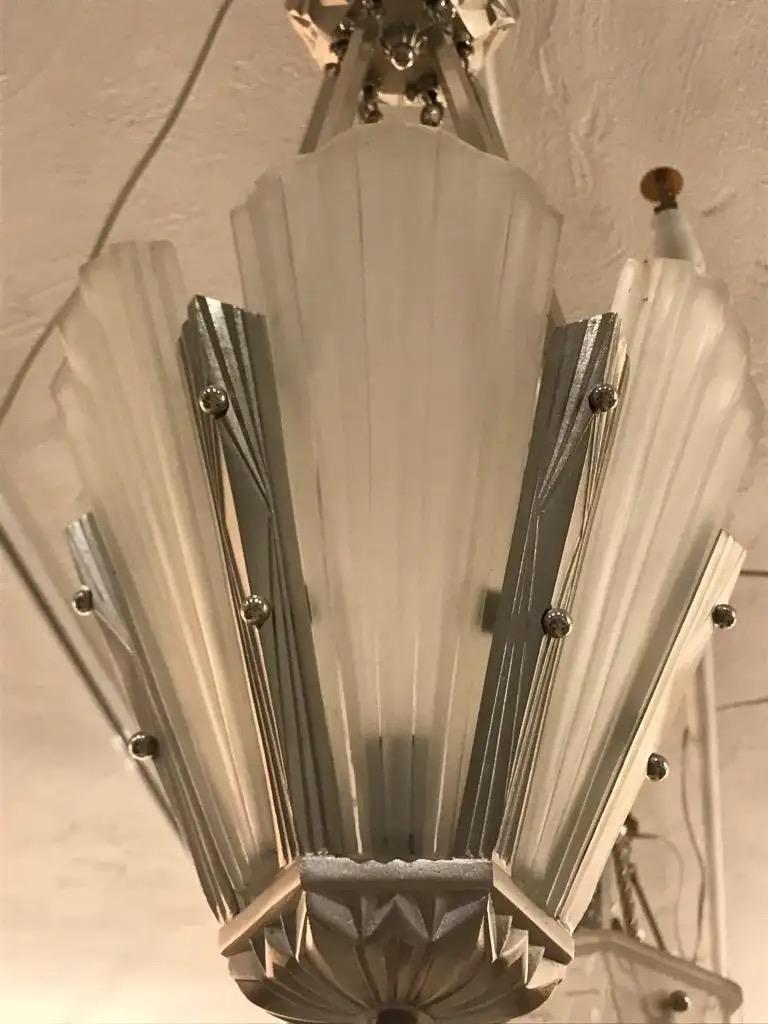 Lampadario Art Deco francese firmato da Degue In condizioni buone in vendita a North Bergen, NJ