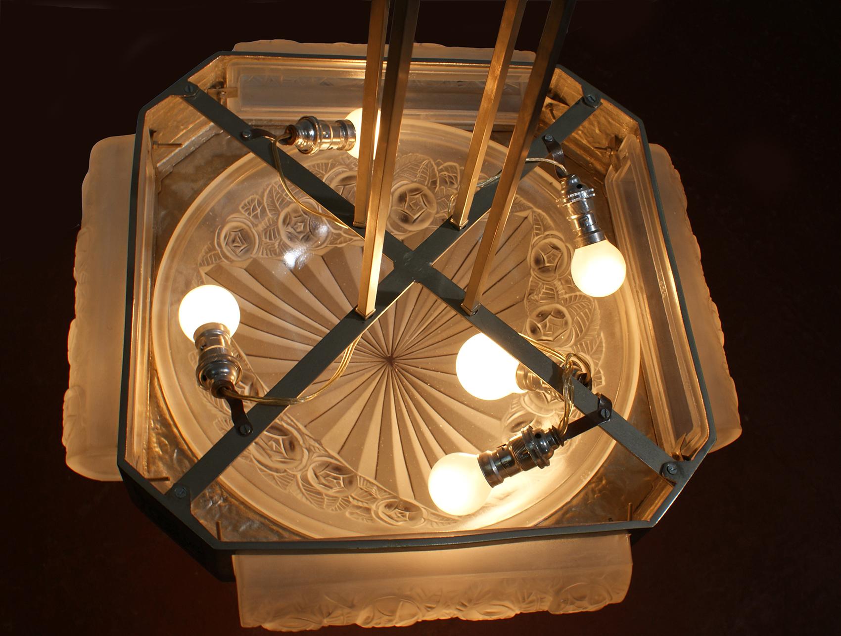 French Art Deco Chandelier Signed by Degué, France, circa 1930 3