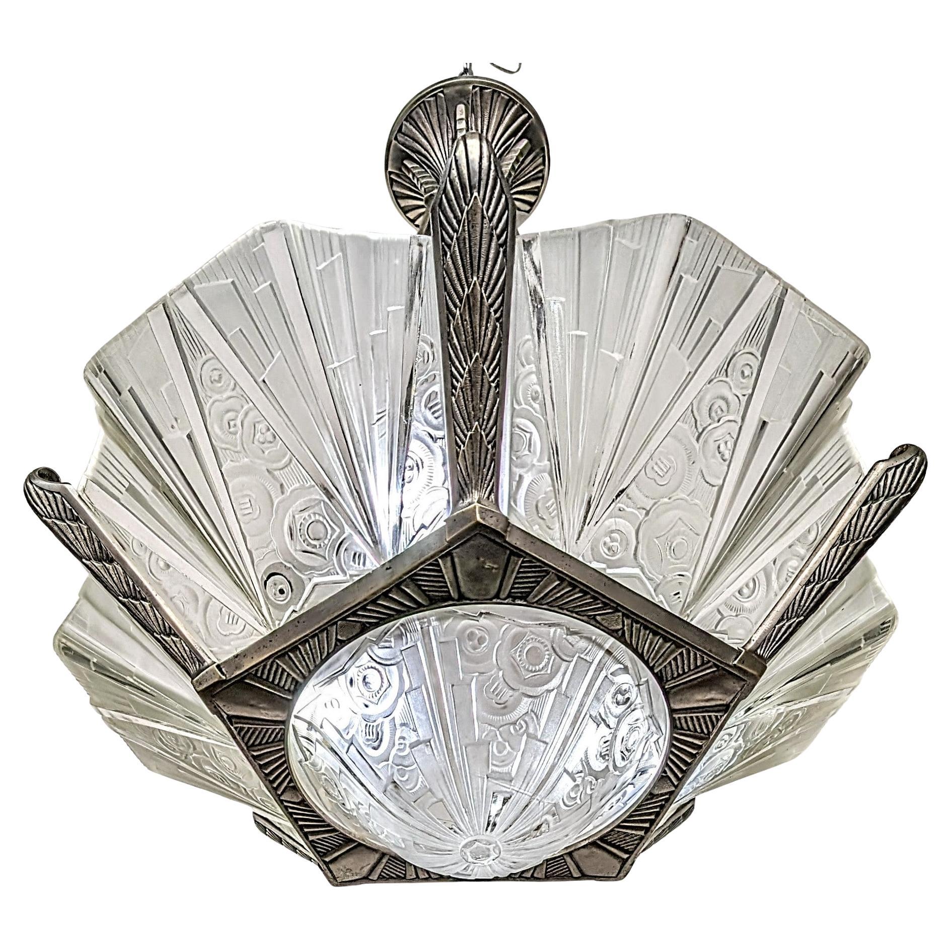 Art déco French Art Deco Chandelier Signed by Hettier Vincent en vente