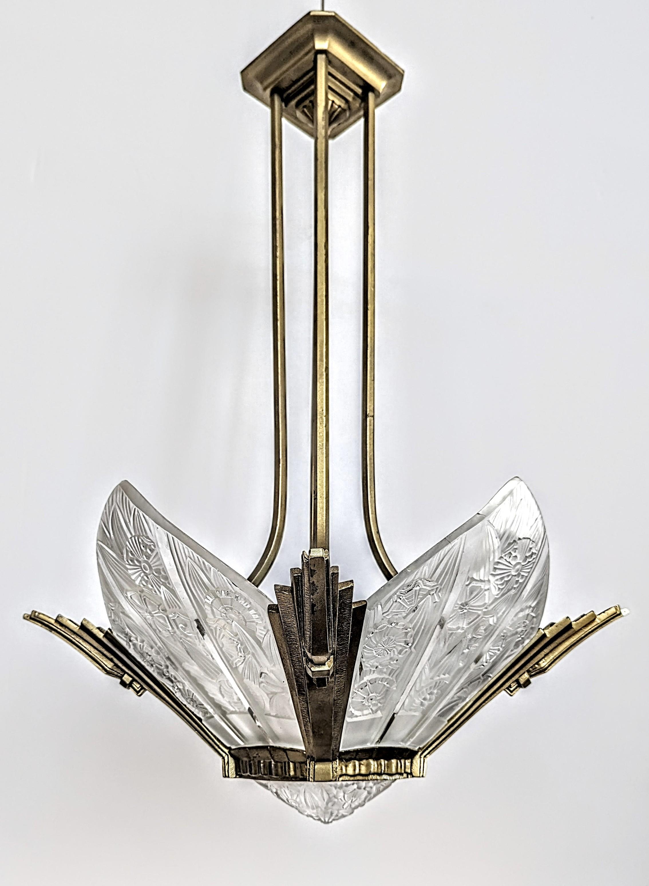 French Art Deco Chandelier Signed by Hettier Vincent In Good Condition For Sale In Long Island City, NY