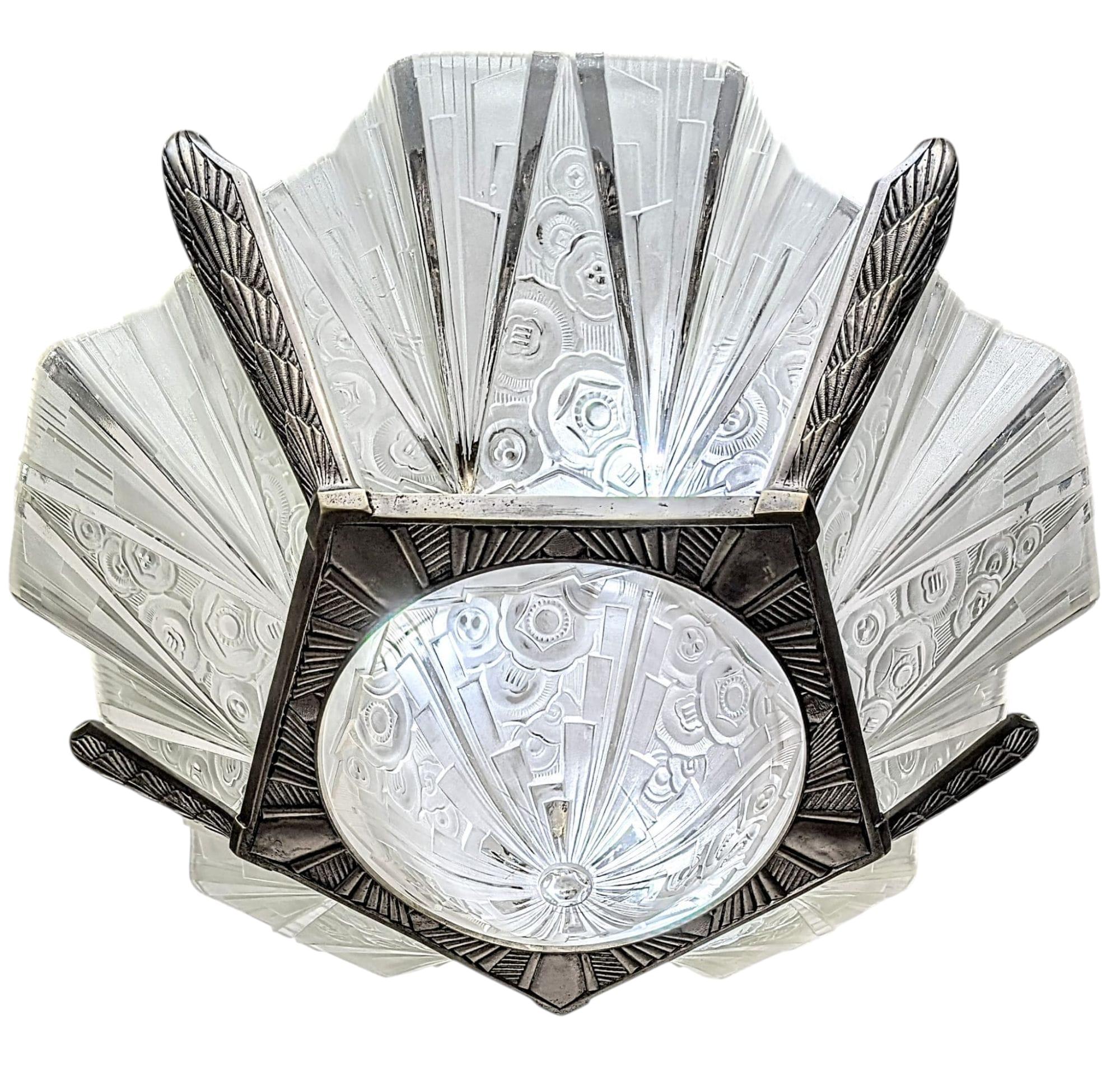 French Art Deco Chandelier Signed by Hettier Vincent Bon état - En vente à Long Island City, NY