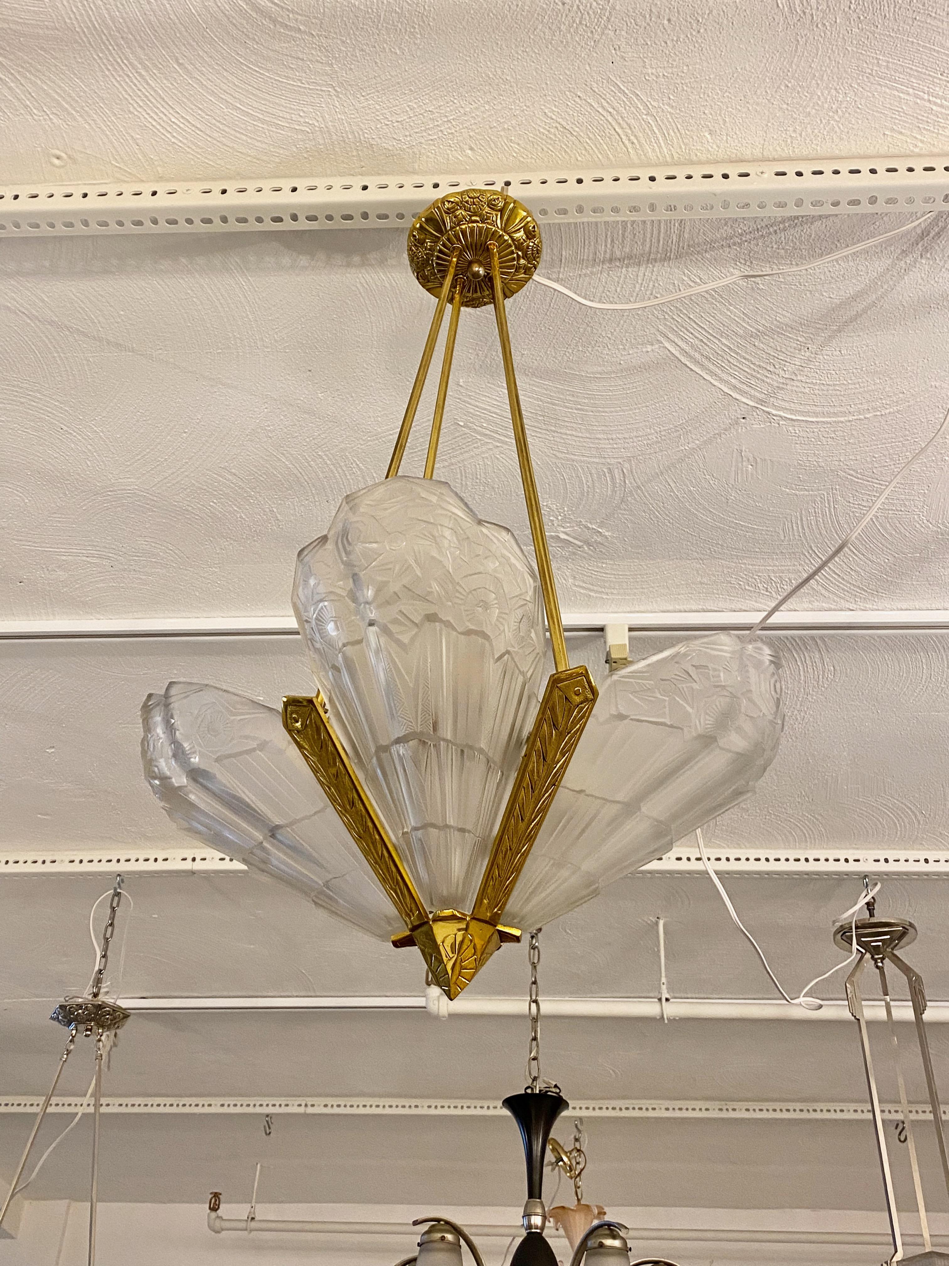 French Art Deco Chandelier Signed by J Robert In Good Condition For Sale In North Bergen, NJ