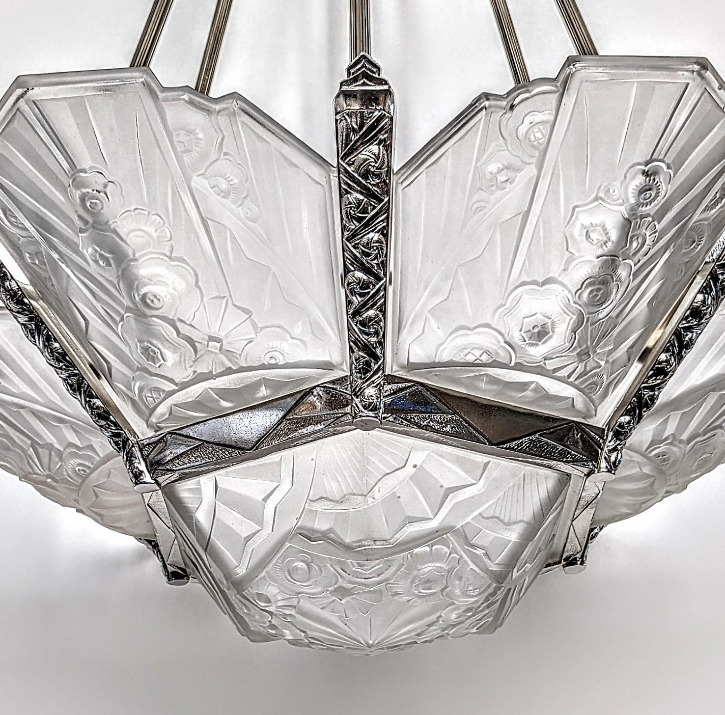 French Art Deco Chandelier signed by J.Robert (Two Pairs Matching Sconces) In Excellent Condition For Sale In Long Island City, NY