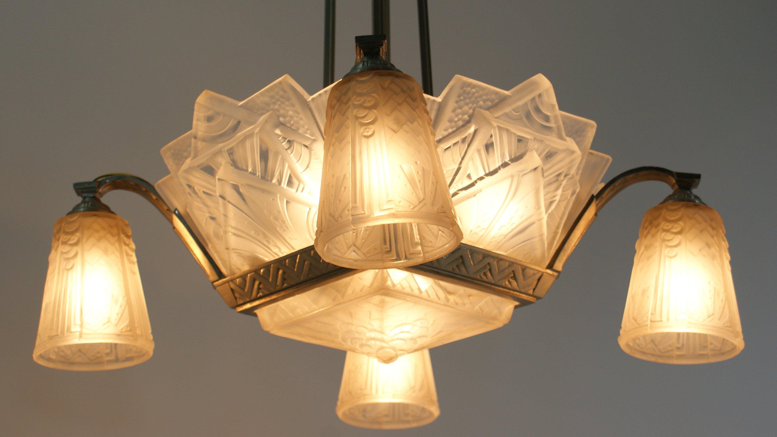 French Art Deco Chandelier Signed by Muller Freres Luneville For Sale 3