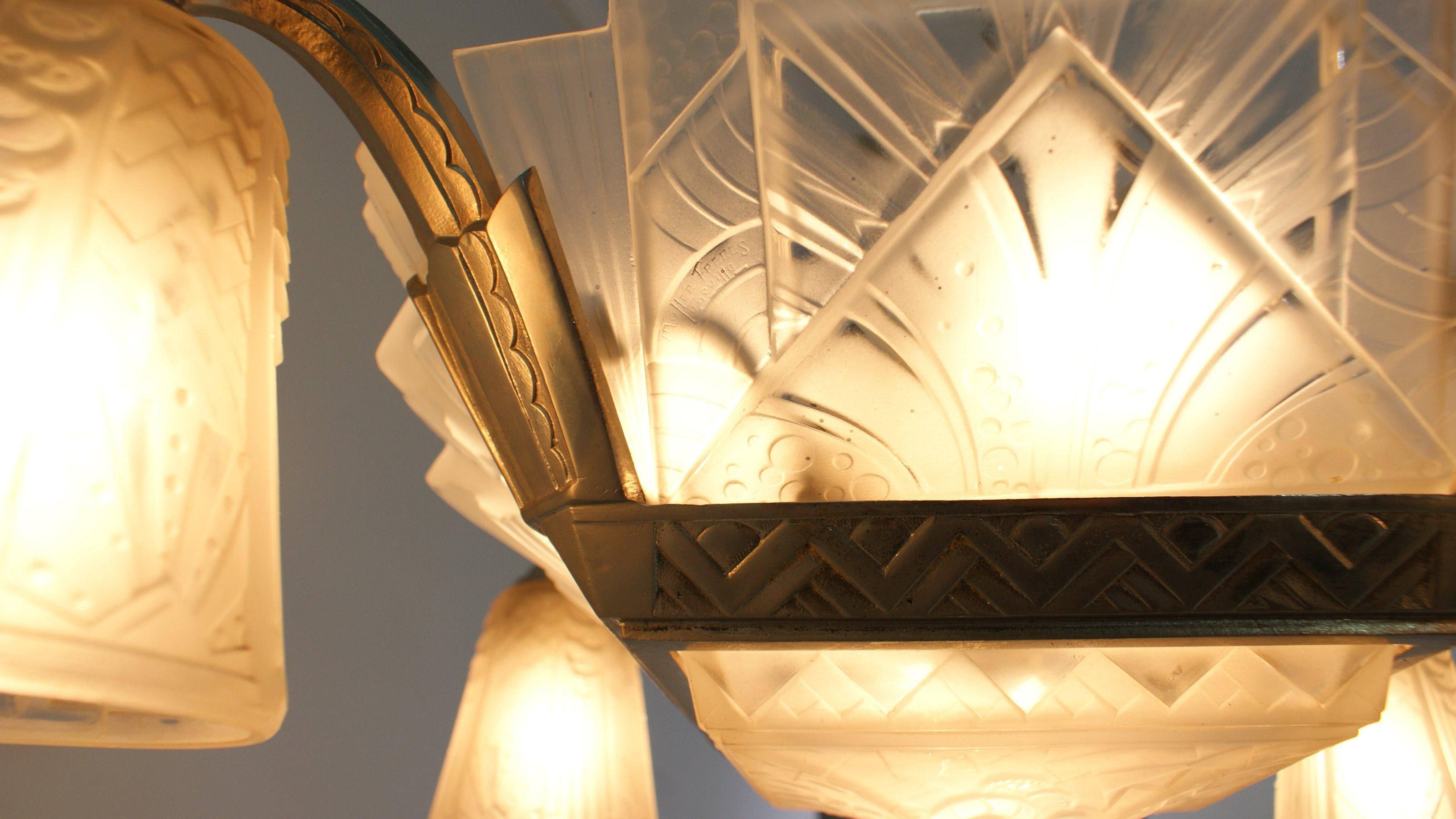 Frosted French Art Deco Chandelier Signed by Muller Freres Luneville For Sale