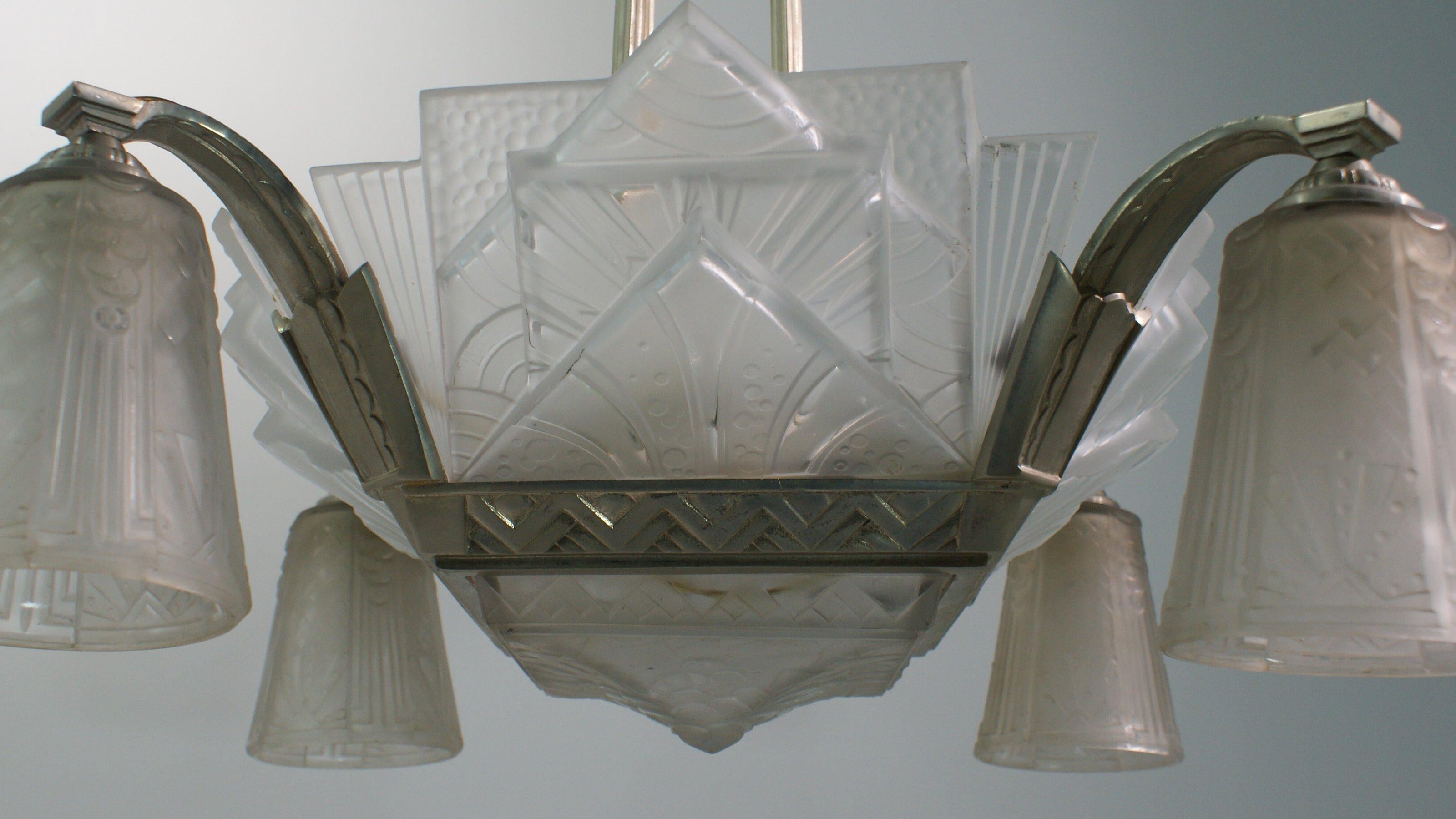 French Art Deco Chandelier Signed by Muller Freres Luneville For Sale 2