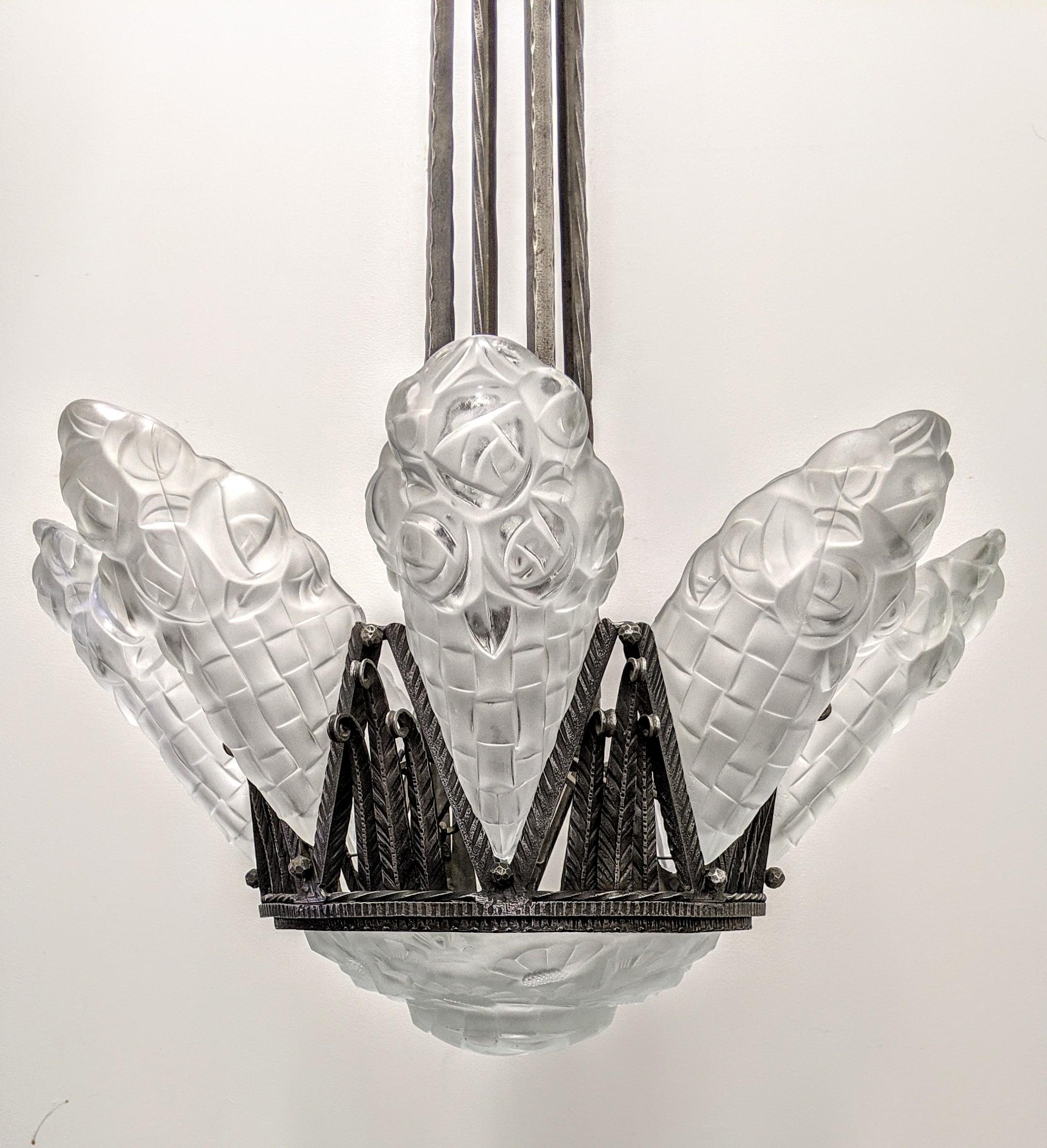 French Art Deco Chandelier by Degué In Excellent Condition For Sale In Long Island City, NY