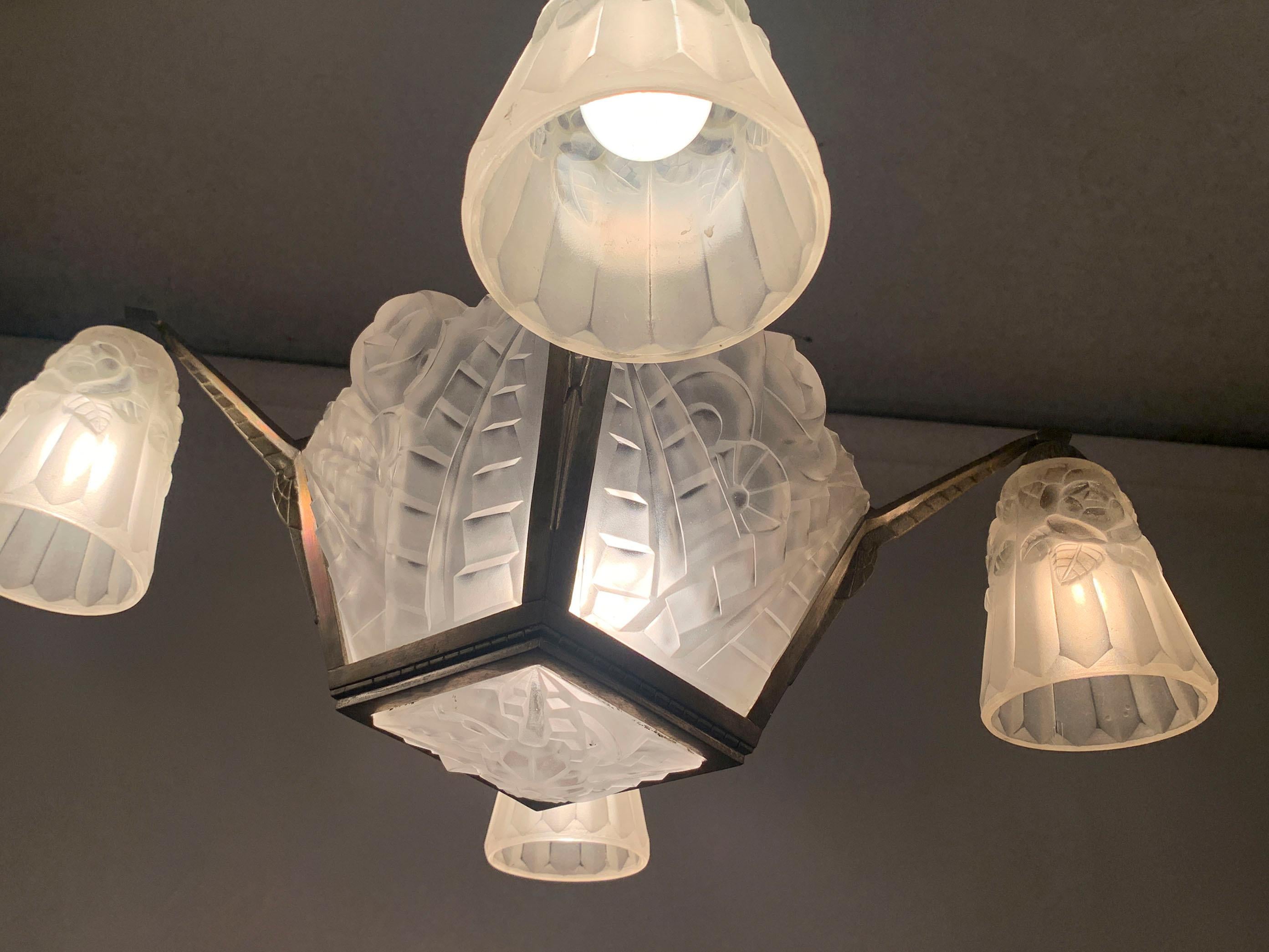 Lampadario Art Deco francese firmato 