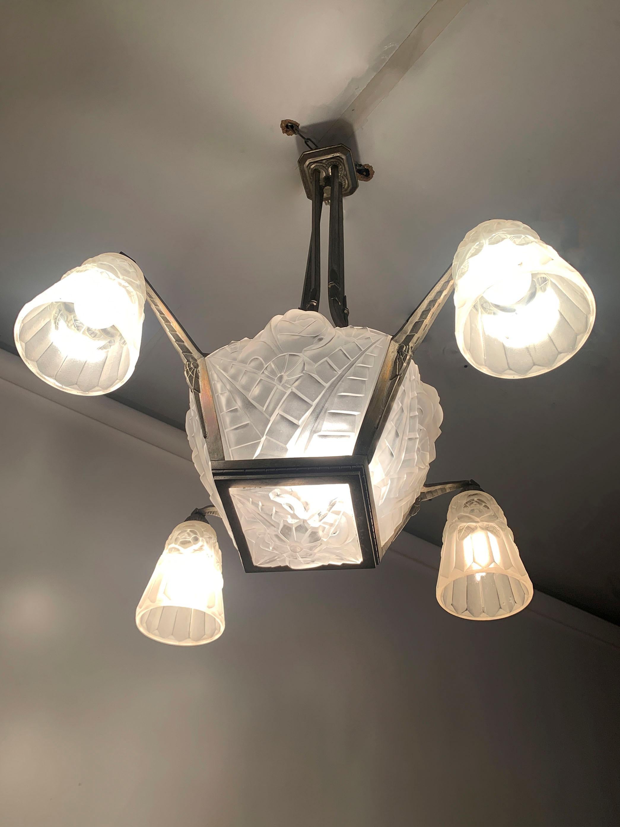 Vetro Lampadario Art Deco francese firmato 