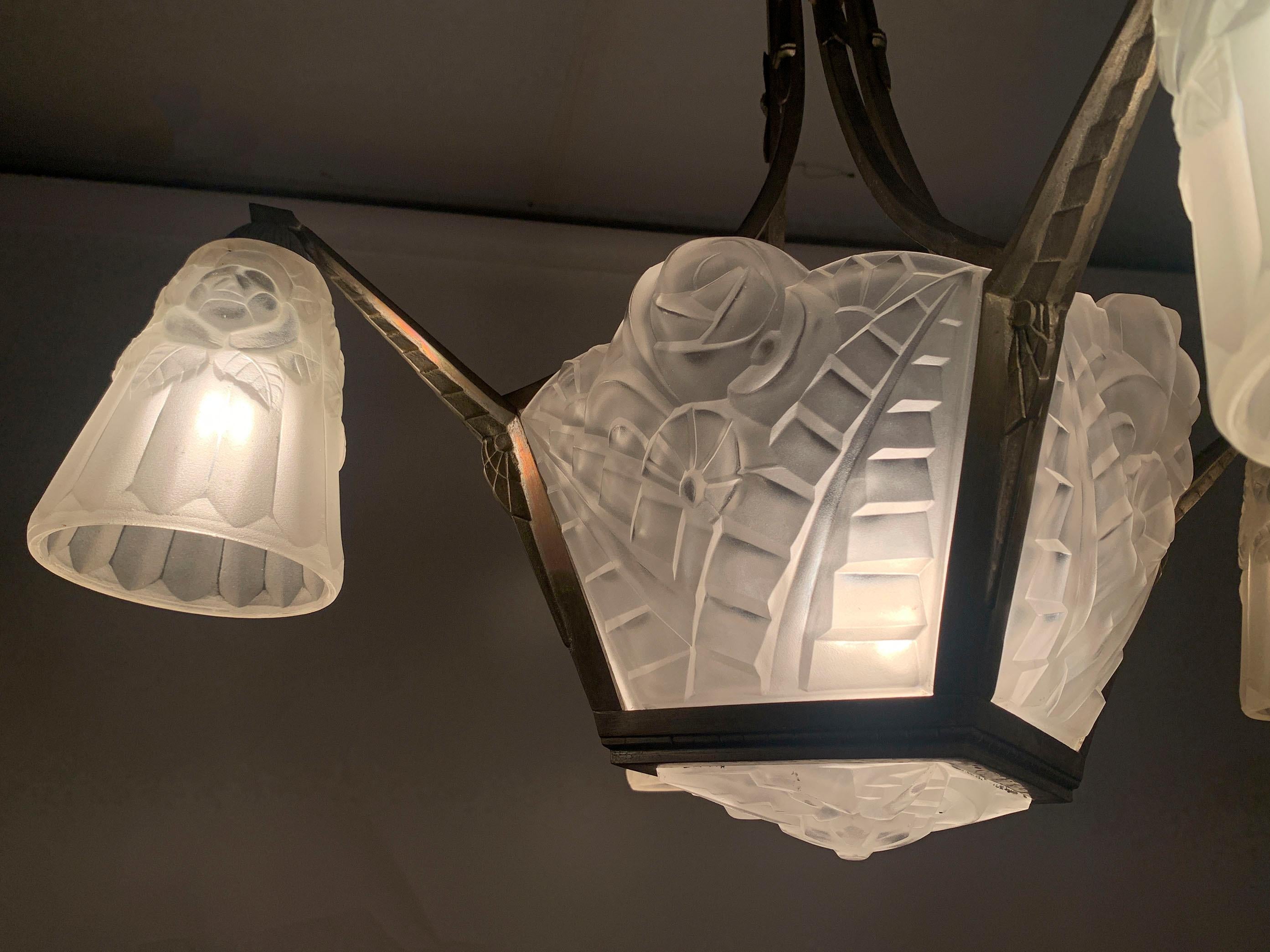 Lampadario Art Deco francese firmato 