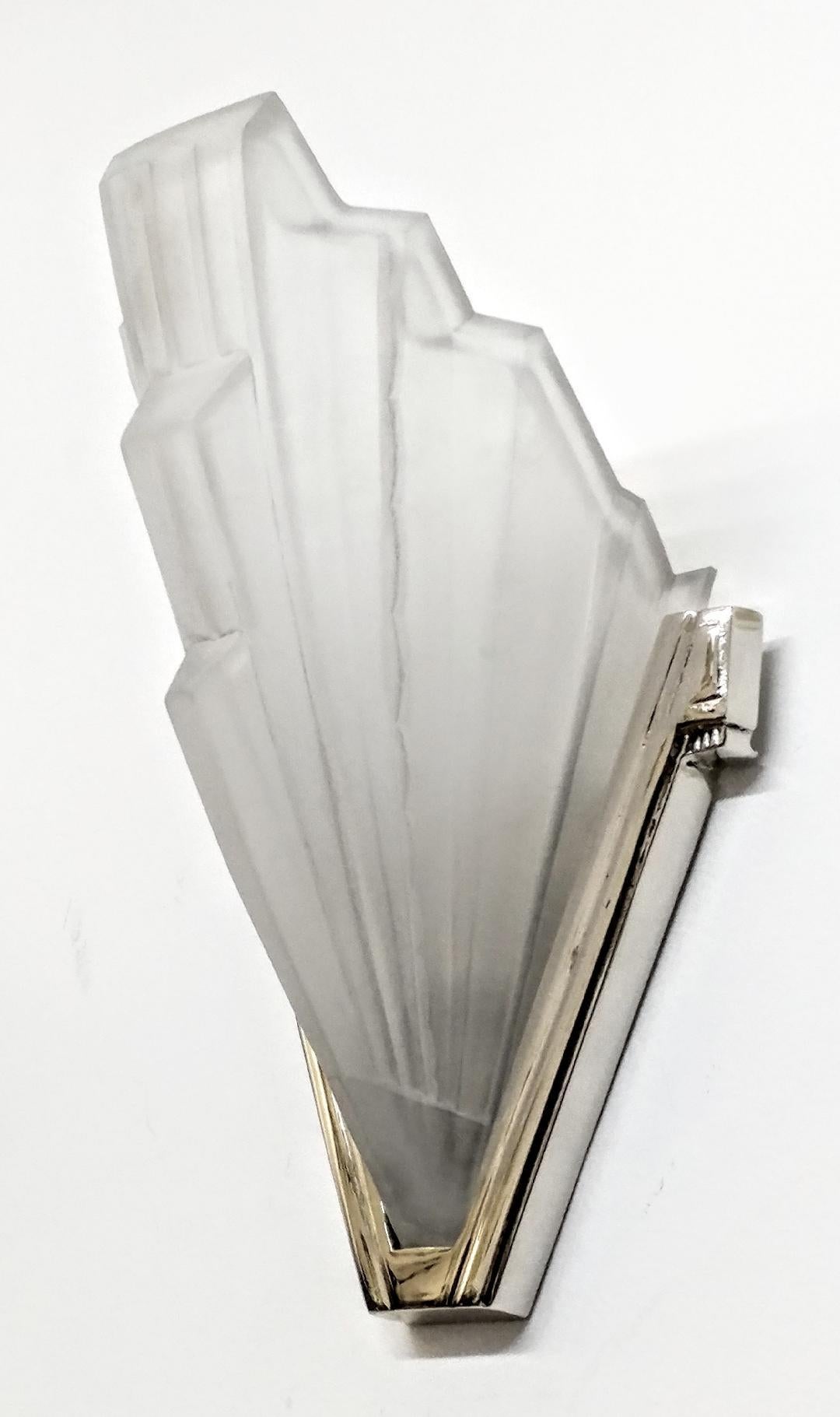 Lampadario a sospensione Art Deco francese firmato Marius-Ernest Sabino in vendita 2