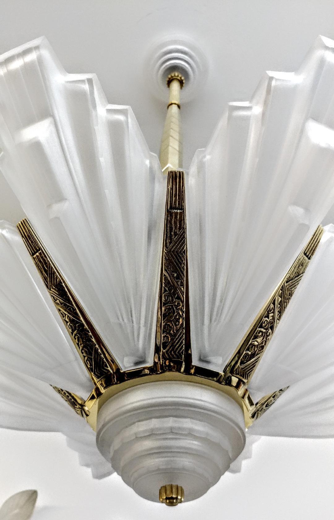 Francese Lampadario a sospensione Art Deco francese firmato Marius-Ernest Sabino in vendita