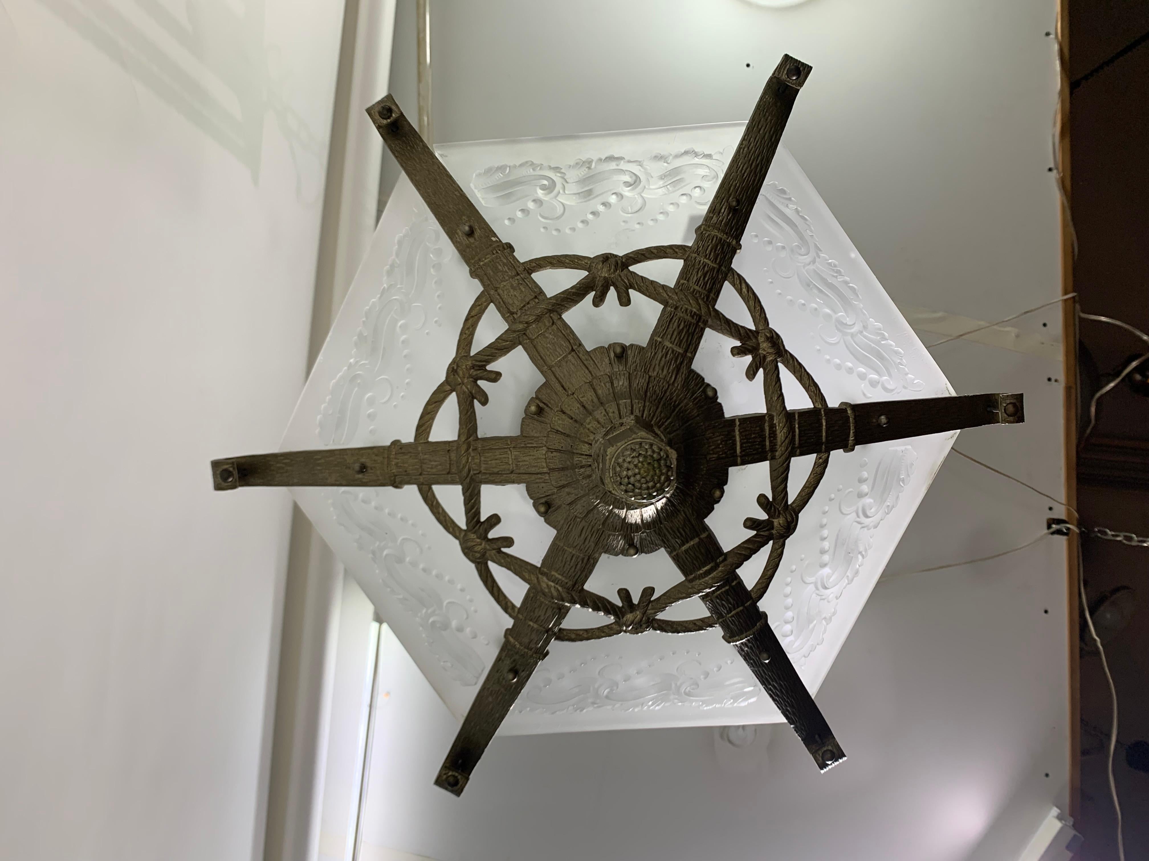 Araña francesa Art Déco Firmada Muller Frères Luneville, circa 1930 mediados del siglo XX en venta