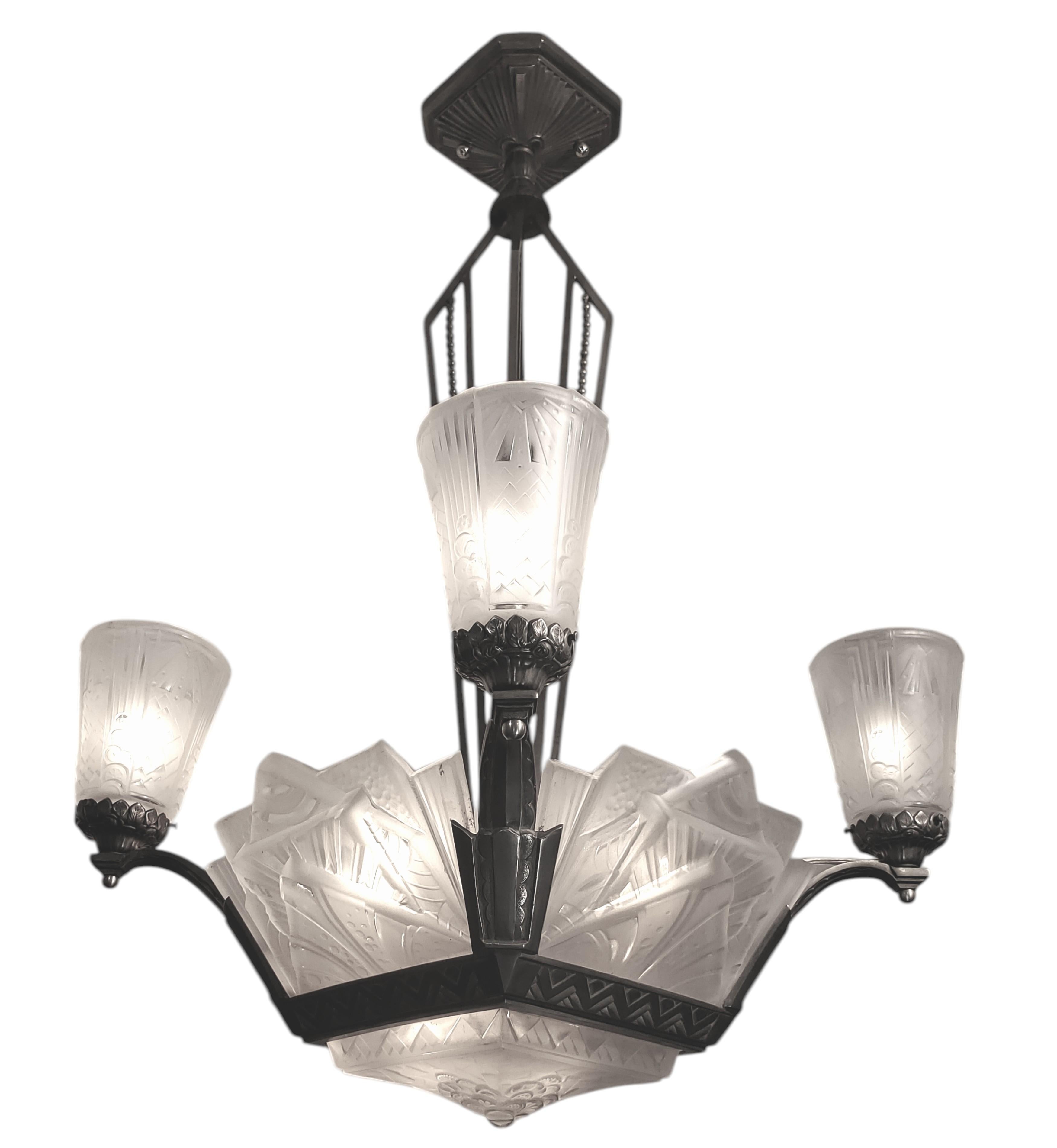 French Art Deco chandelier signed Muller Frères Luneville For Sale 13