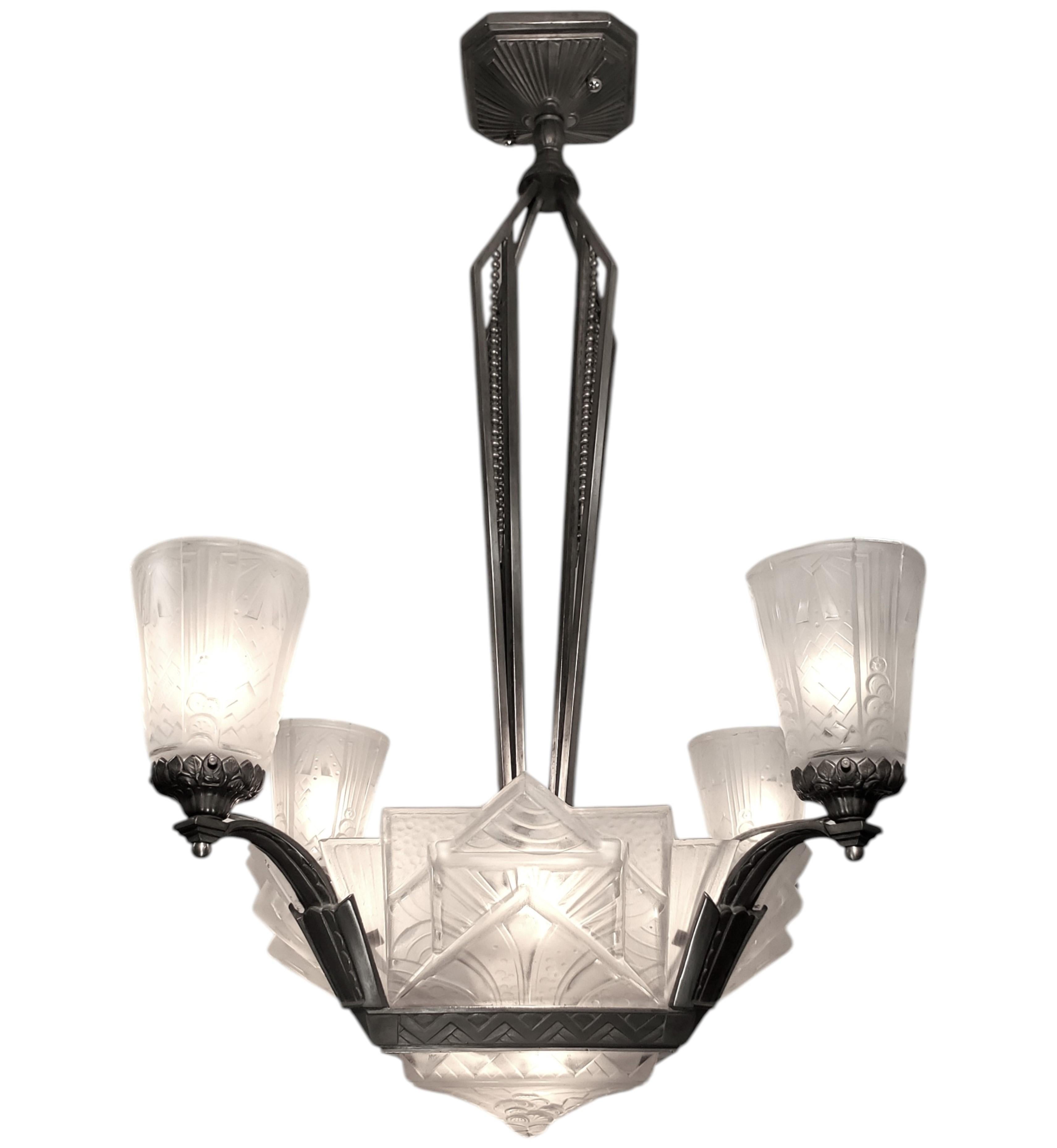20th Century French Art Deco chandelier signed Muller Frères Luneville For Sale
