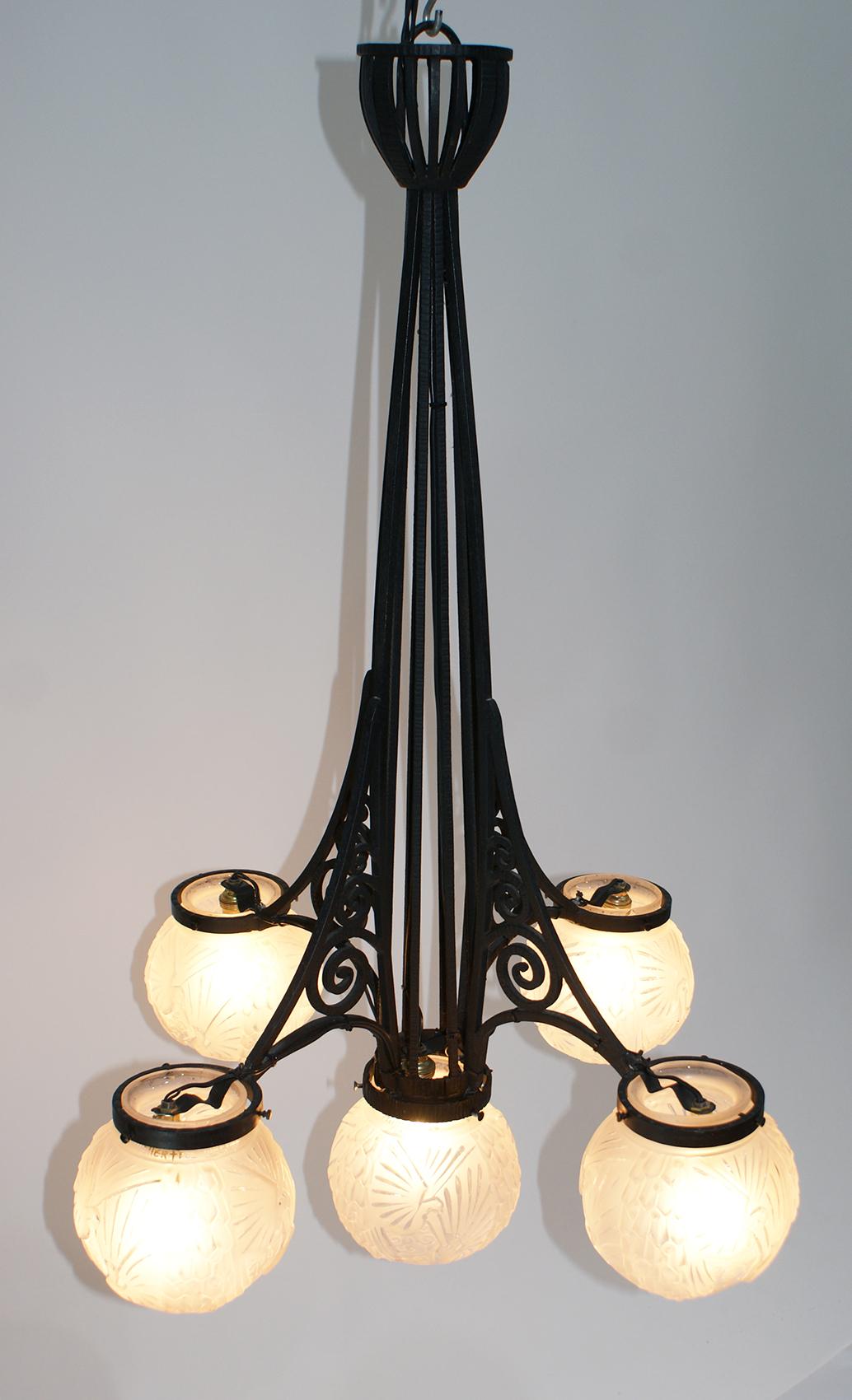 Metà XX secolo Lampadario francese Art Déco firmato 