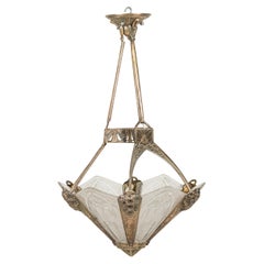Art déco français  Lustre avec 6 abat-jour géométriques évasés en verre dépoli