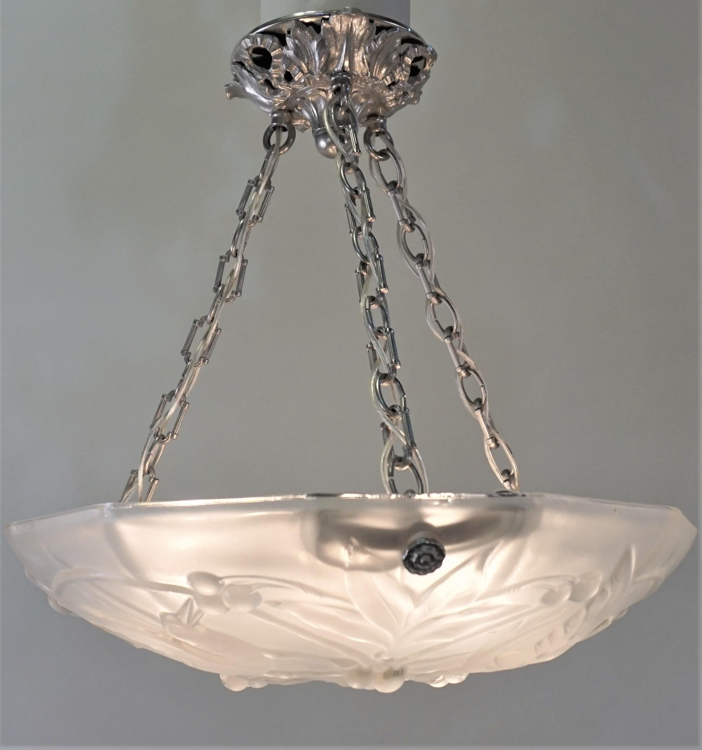 Mid-20th Century French Art Deco Chandelier with Cherry Eating Birds