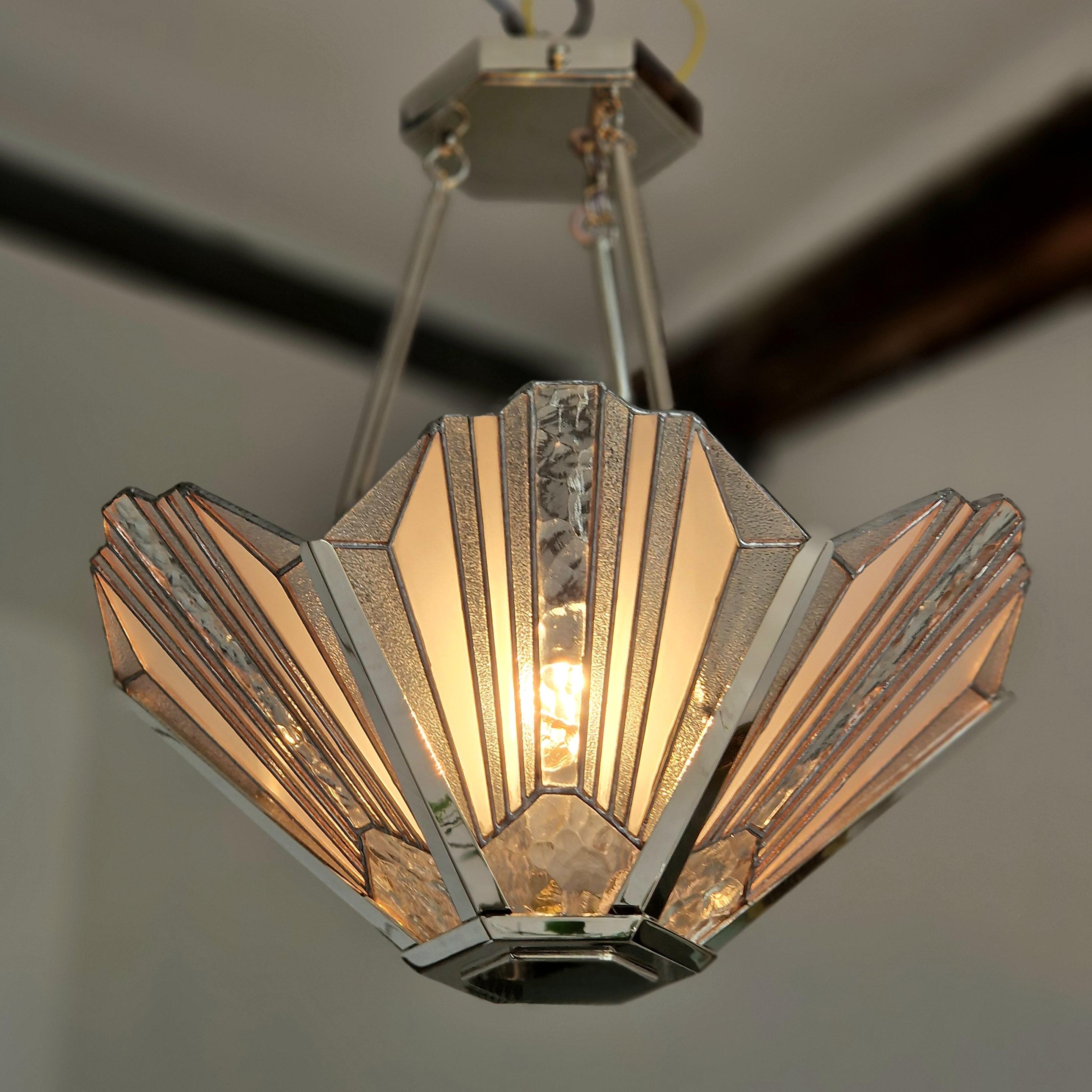 French Art Deco Chandelier with Nickel finish and Vitrail Glass In New Condition For Sale In Rebais, FR
