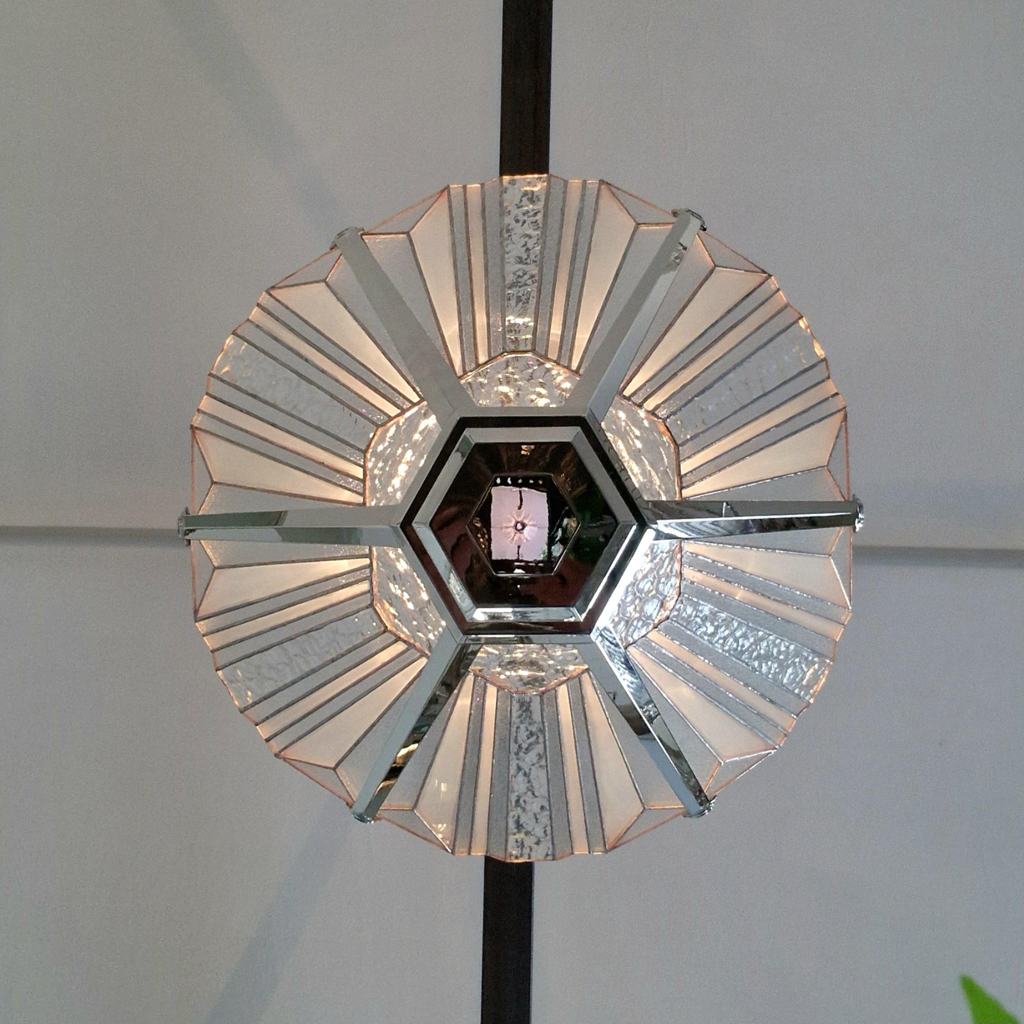French Art Deco Chandelier with Nickel finish and Vitrail Glass In New Condition For Sale In Rebais, FR