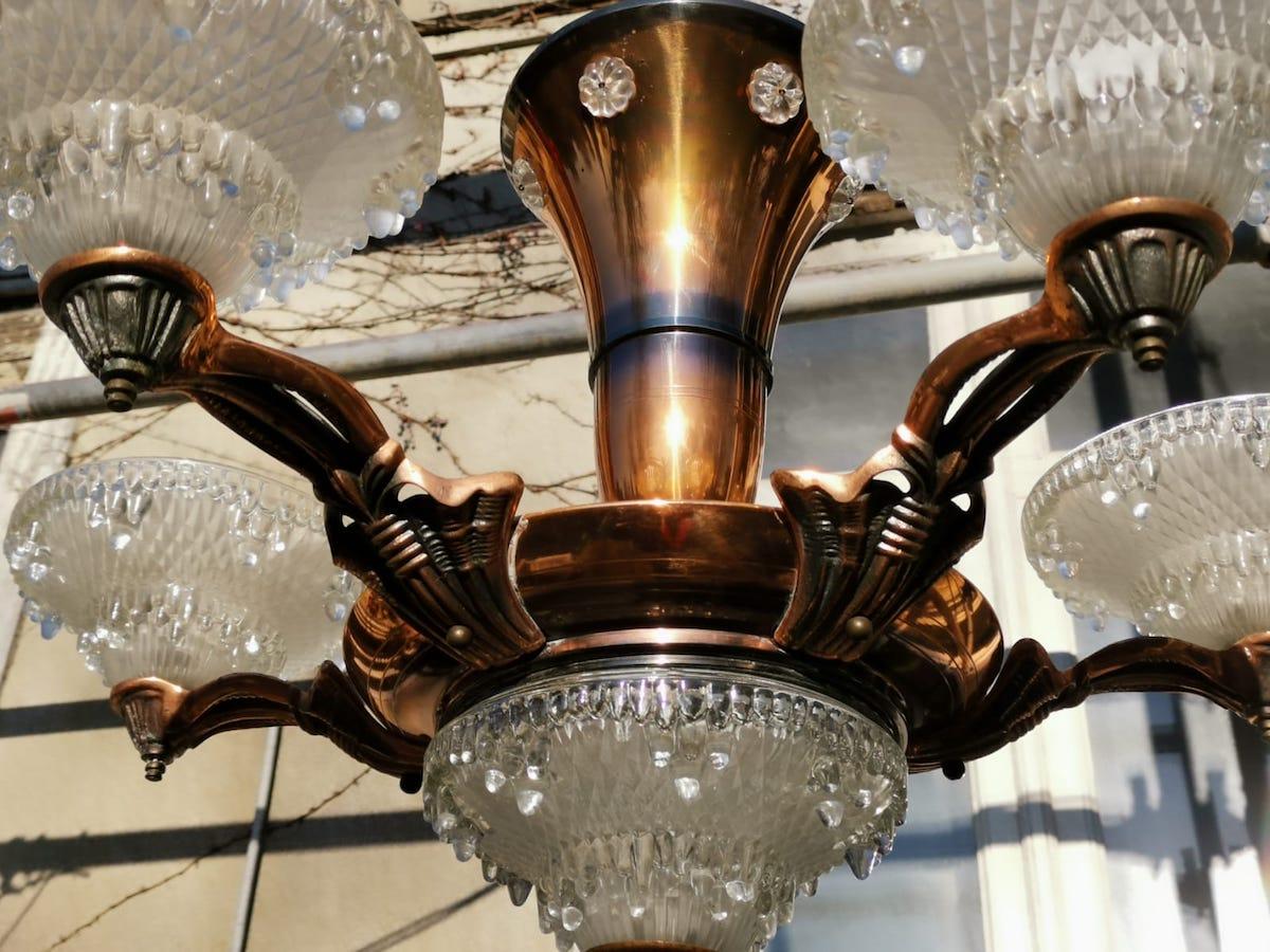 French Art Deco Chandelier with the Original Opaque Moulded Icicle Glass Shades For Sale 2