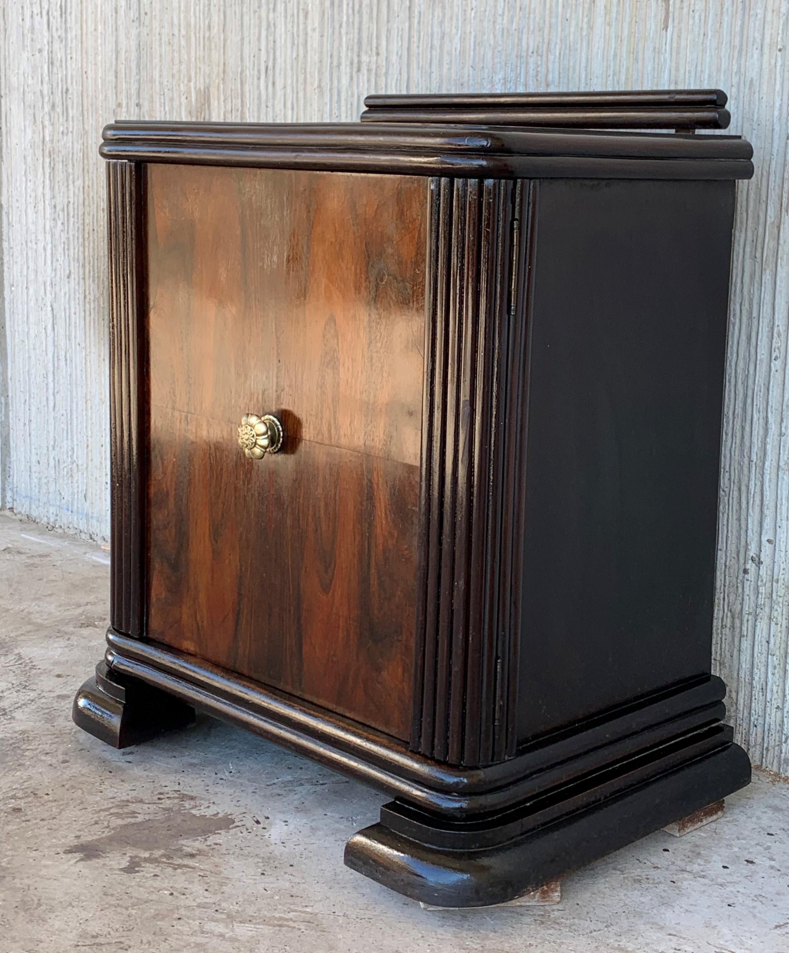 French Art Deco Chest of Drawers with Ebonized Base and Columns For Sale 3