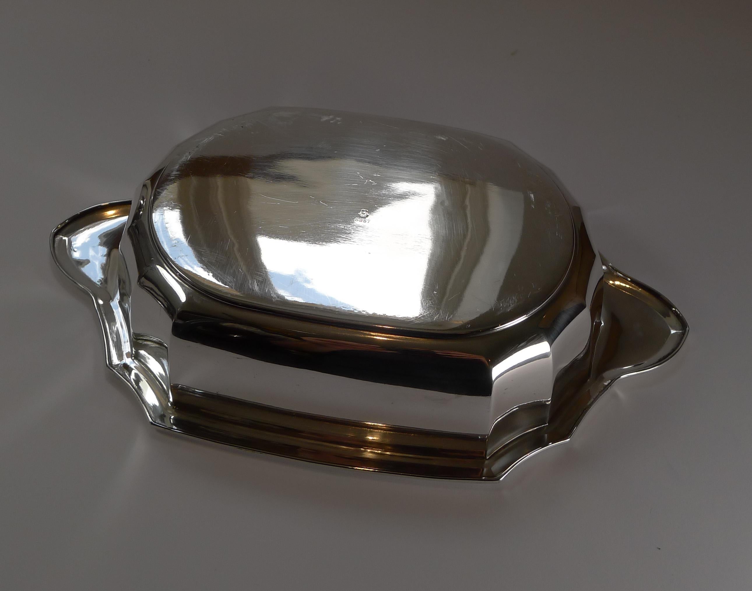 About as stylish as they come, this is a very fine example of an Art Deco entree / serving dish with lid.

Made from silver plate, it has just returned from my silversmith's workshop where it has undergone professional cleaning and polishing,