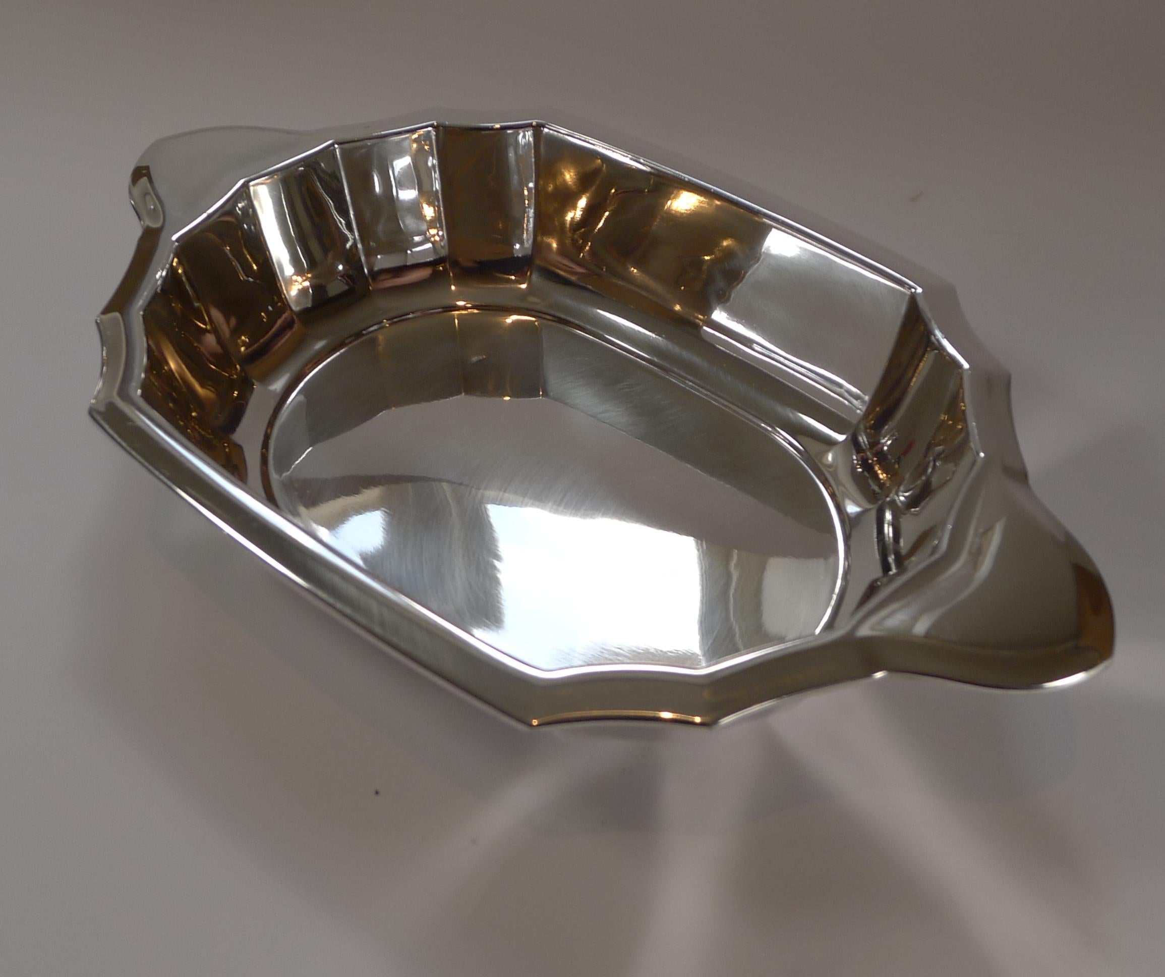 French Art Deco Christofle / Gallia Covered Serving Dish, c. 1930 In Good Condition For Sale In Bath, GB