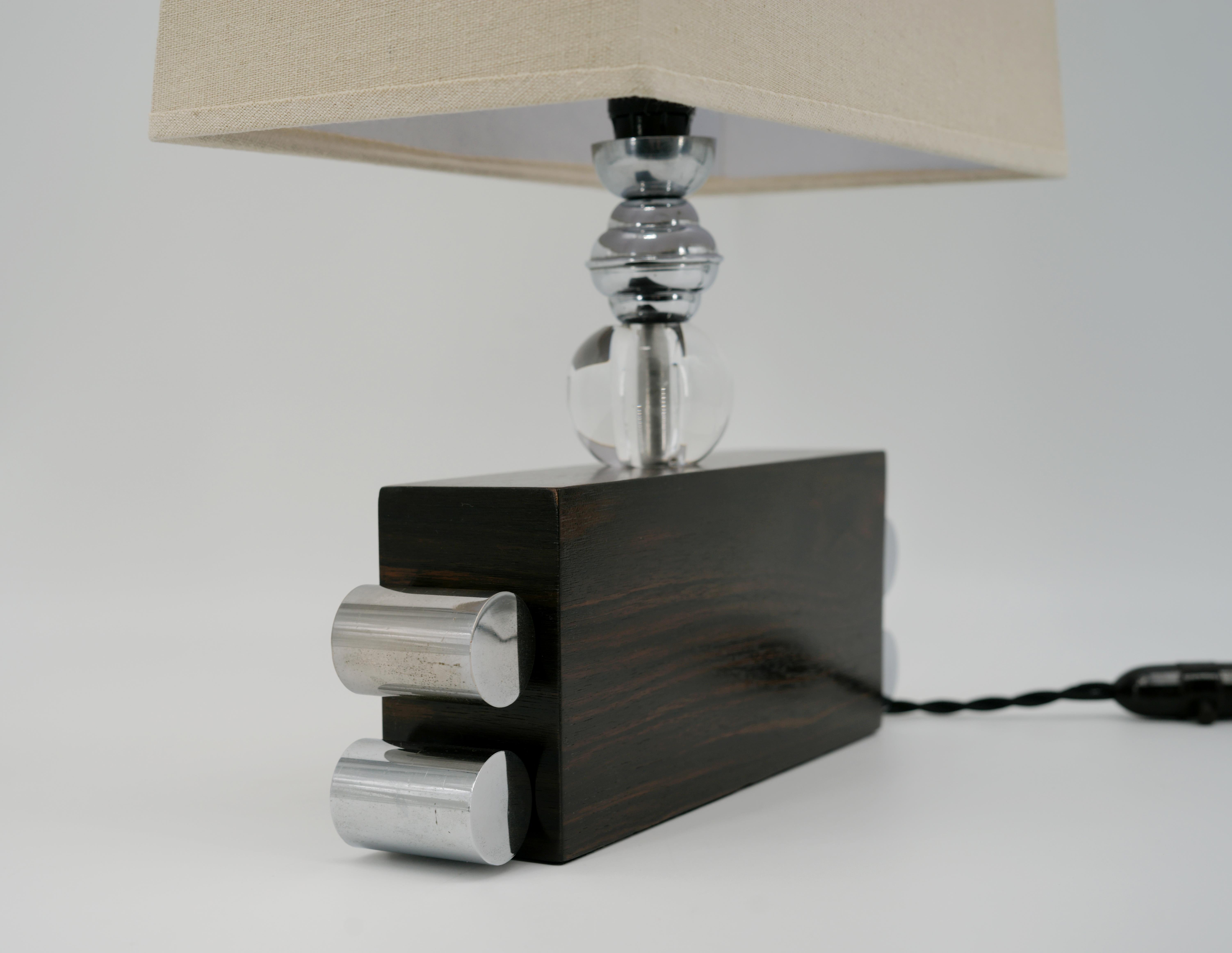Lámpara de mesa francesa Art Déco de cromo y macasar, 1920 Metal en venta