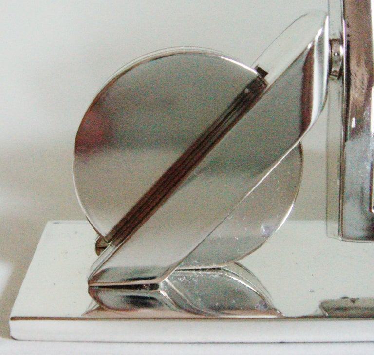 French Art Deco Chrome Mechanical Alarm Clock with Geometric Base by Dep In Good Condition For Sale In Port Hope, ON
