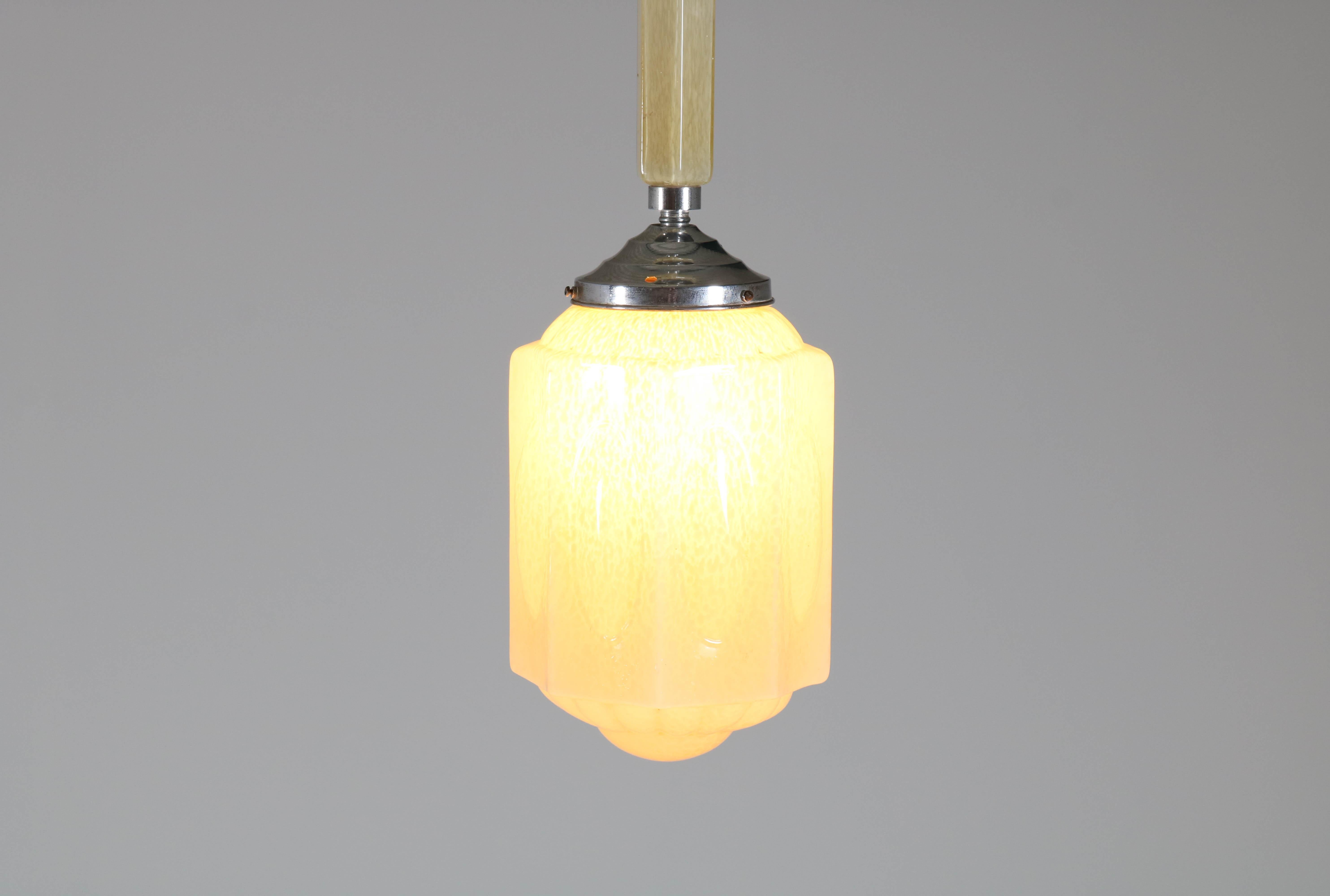 Elegant Art Deco pendant lamp.
Striking French design from the thirties.
Chrome with original glass and shade.
In good original condition with minor wear consistent with age and use,
preserving a beautiful patina.