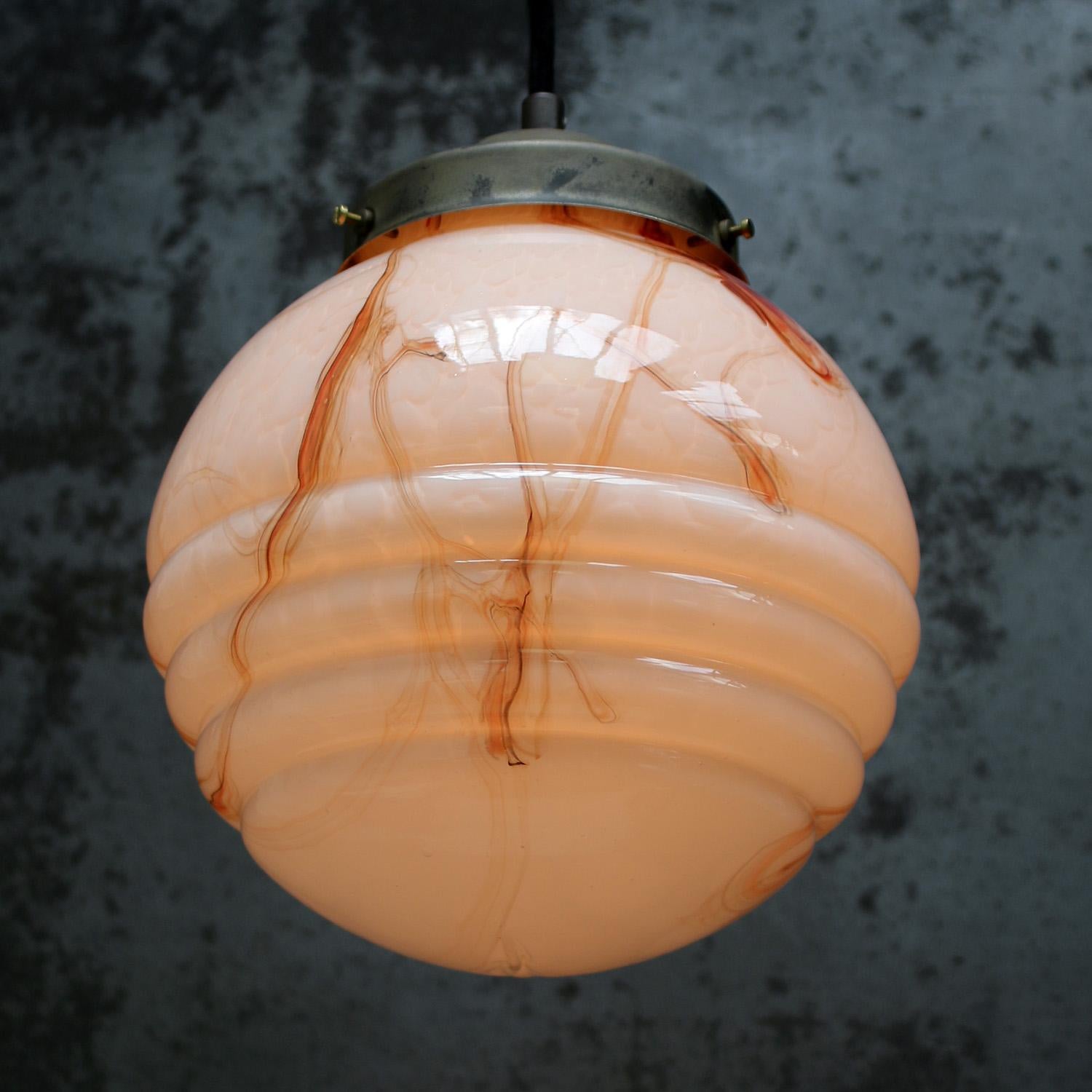 Art déco Lampe suspendue en verre marbré 