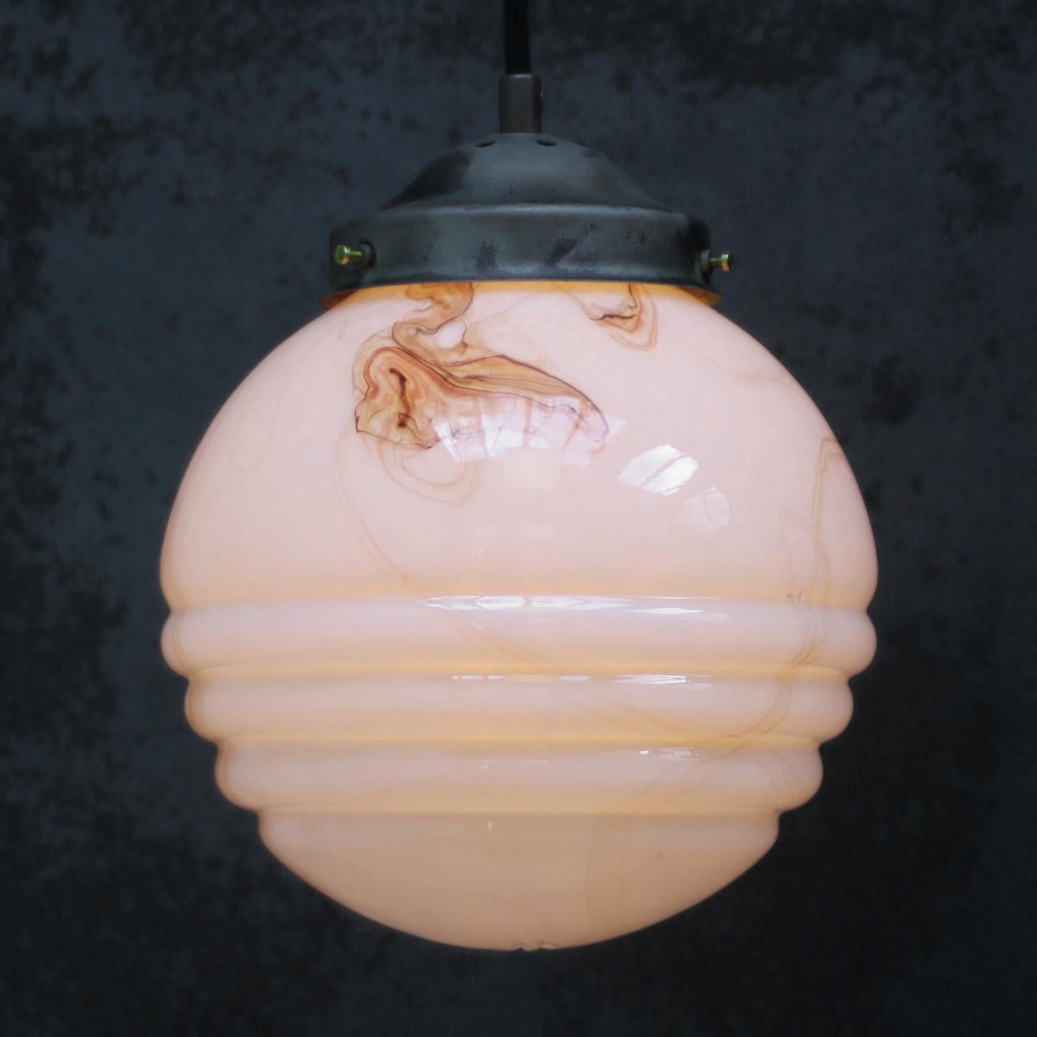 Lampe suspendue en verre marbré 
