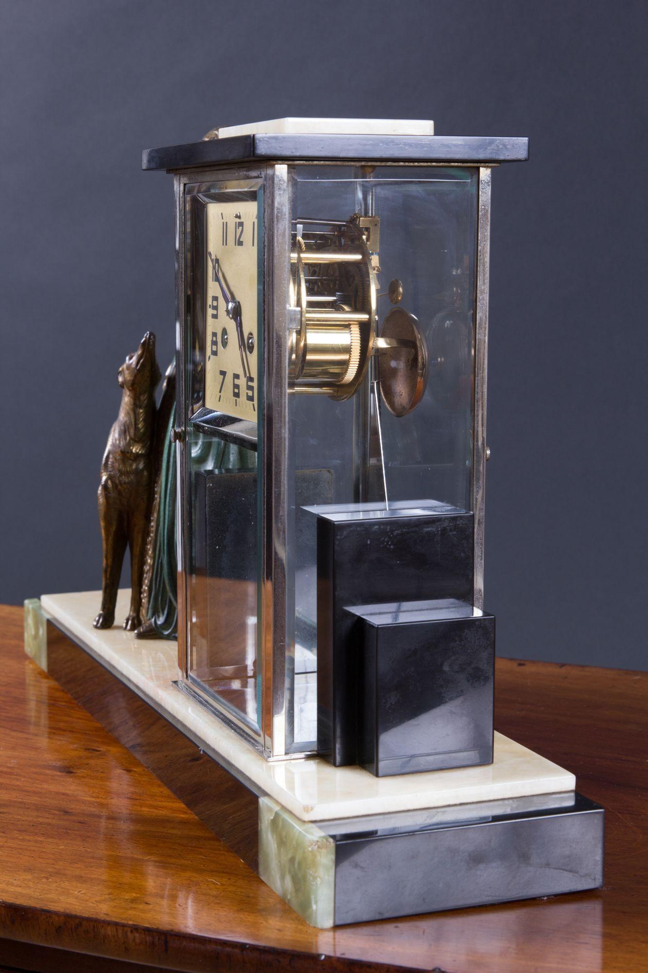Début du 20ème siècle Garniture d'horloge Art Déco française en vente