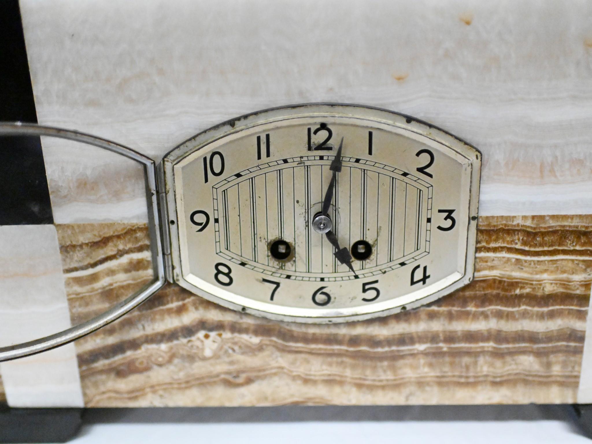 Französische Art Deco Uhr Marmormantel Zeitmesser (Art déco) im Angebot