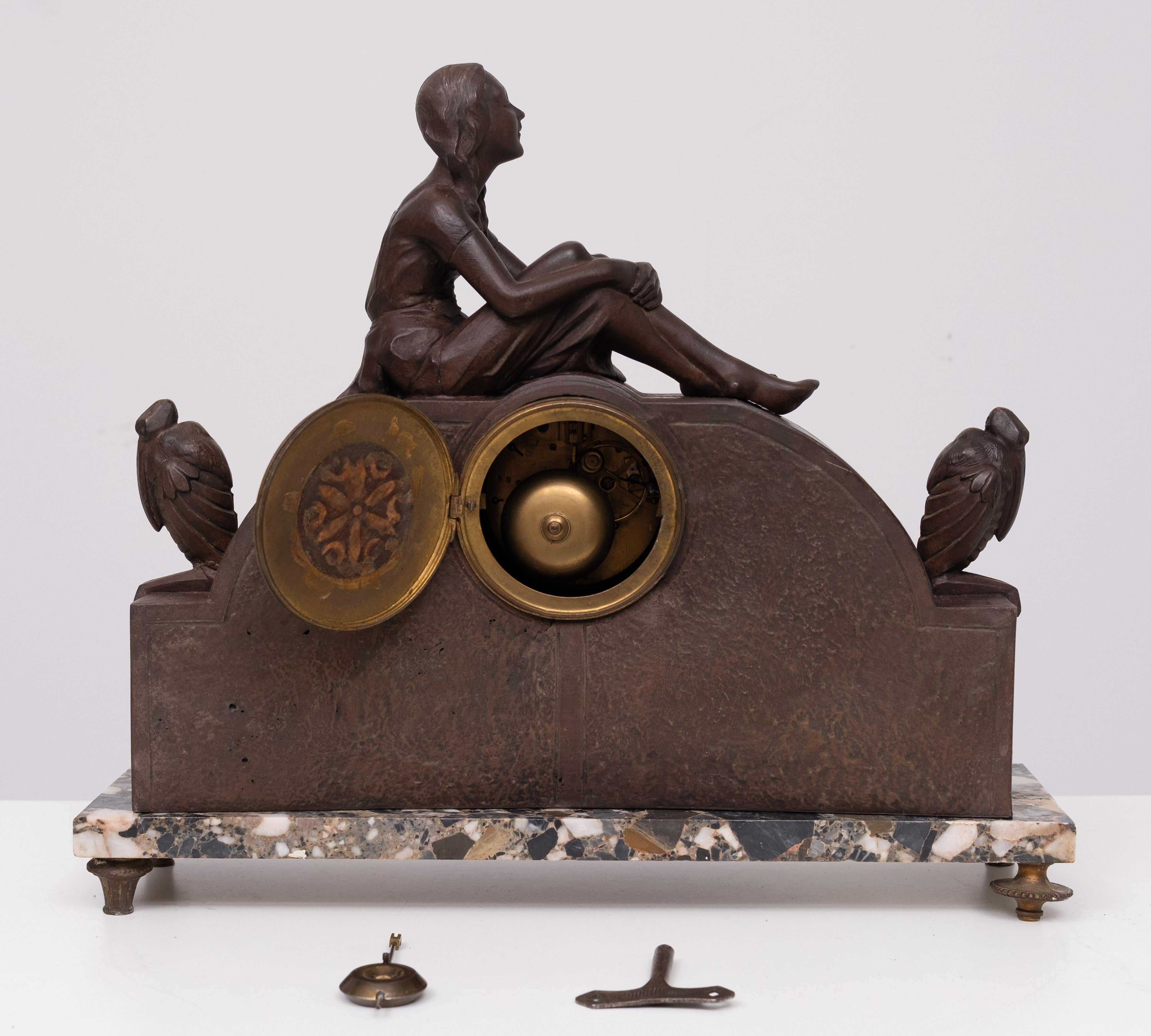 Reloj Art Decó francés con pájaros estilizados y guarnición 1925 en venta 1